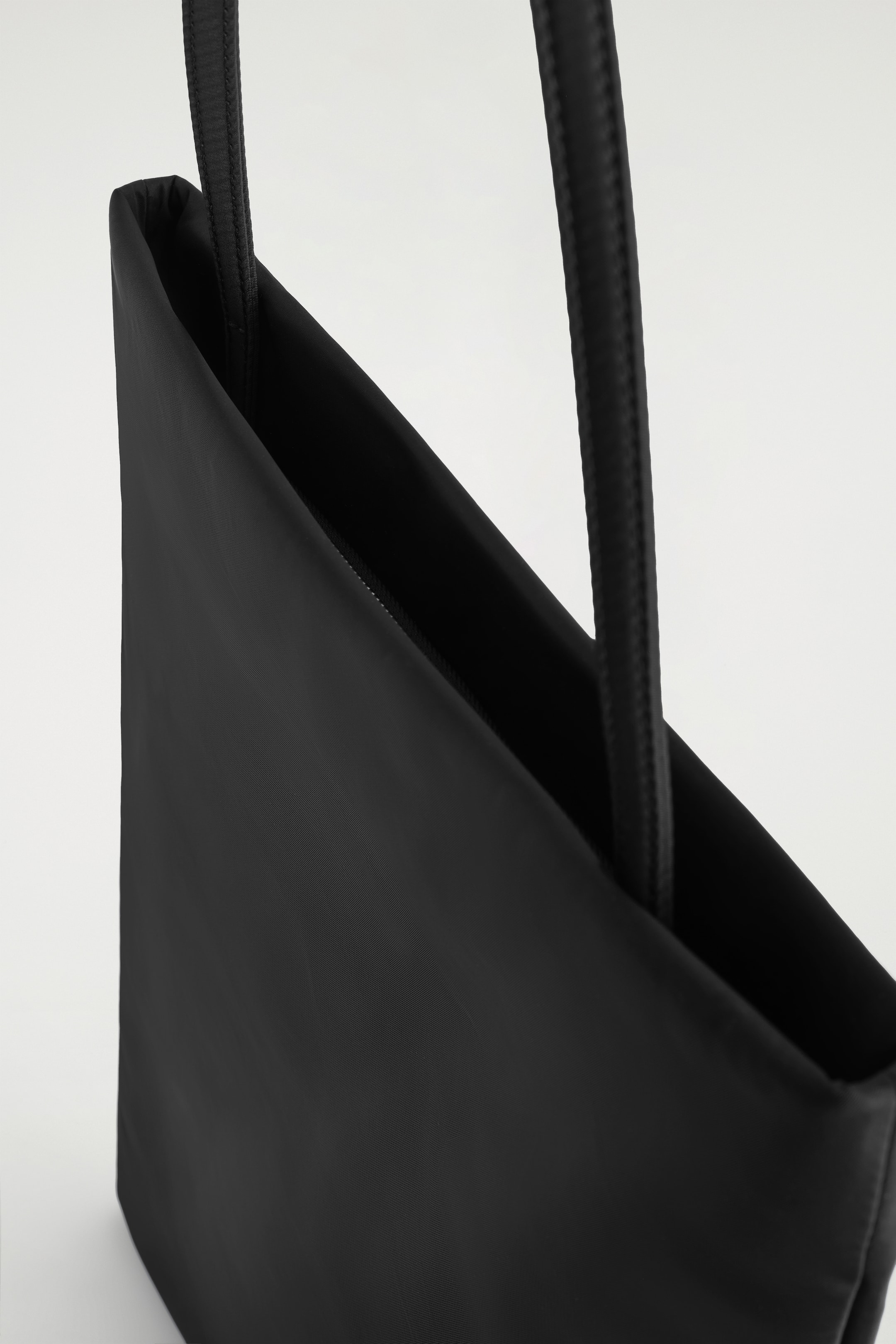 View larger image: ARCHIVE TOTE BAG - NYLON - BLACK - Ladies | H&M GB 5