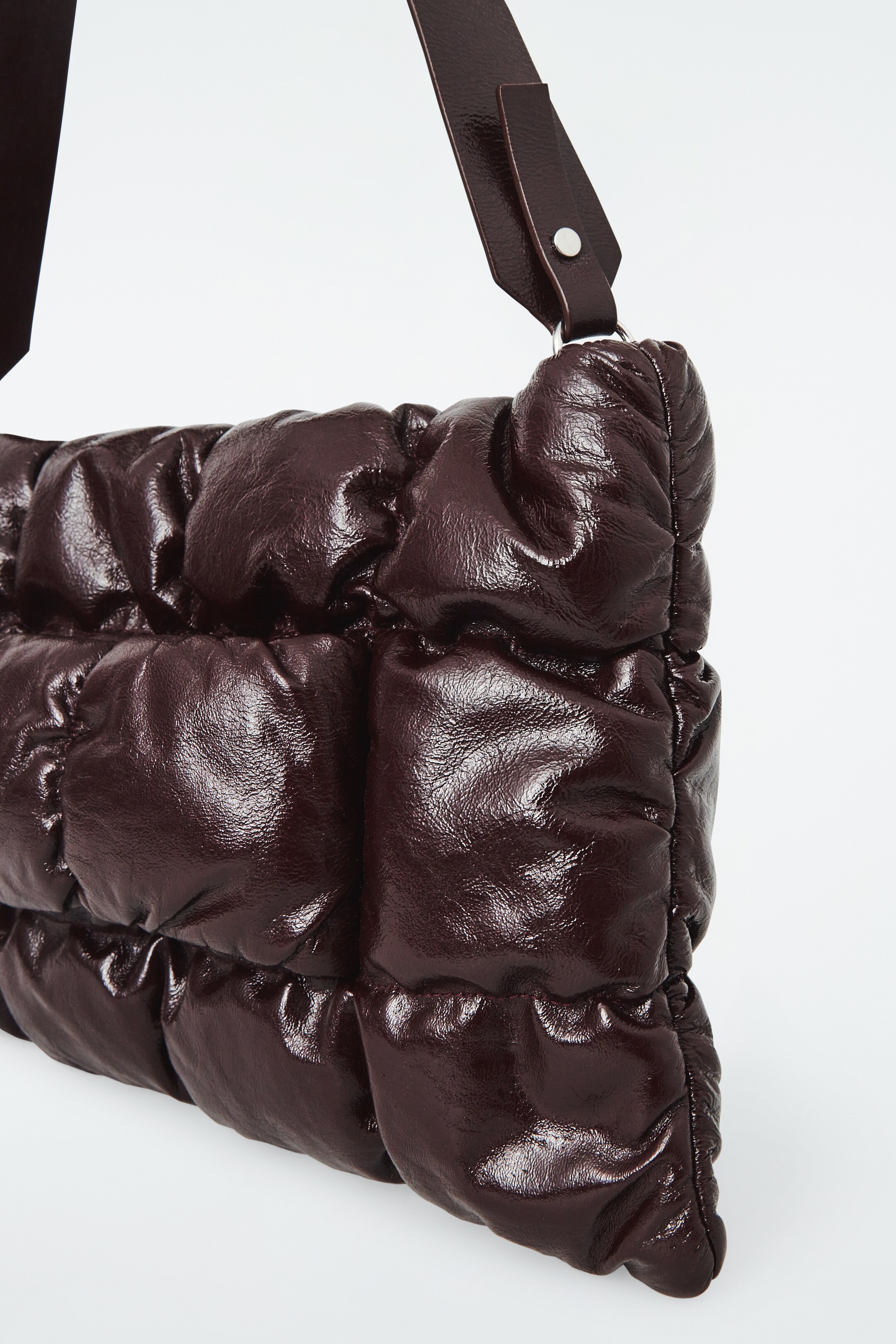 Ingrandisci l'immagine: PILLOW QUILTED CLUTCH BAG - LEATHER - BURGUNDY - DONNA | H&M CH 2