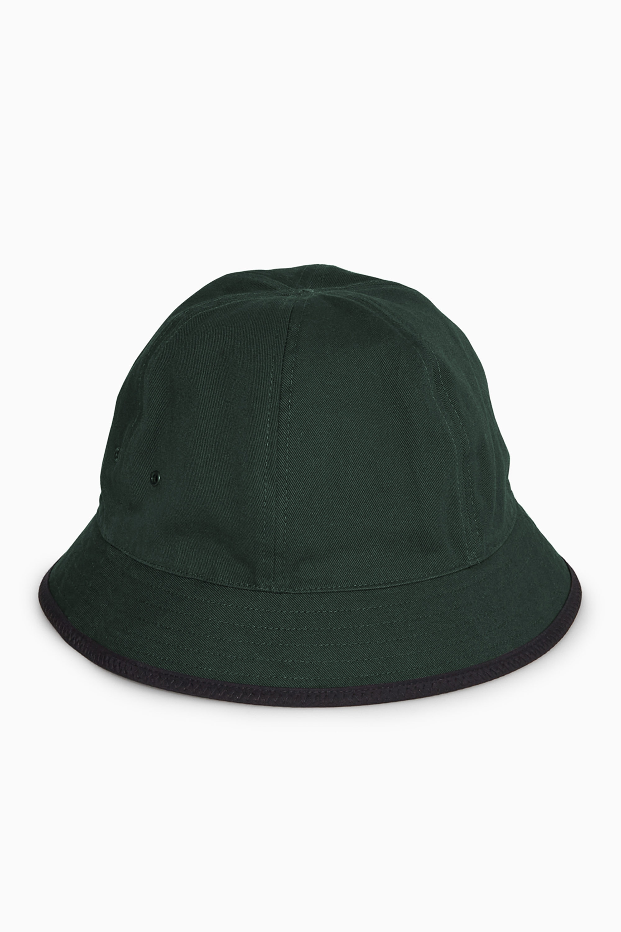 COS【ADJUSTABLE BUCKET HAT】バケット ハット REVERSIBLE NYLON BUCKET HAT - BLACK / DARK GREEN | COS