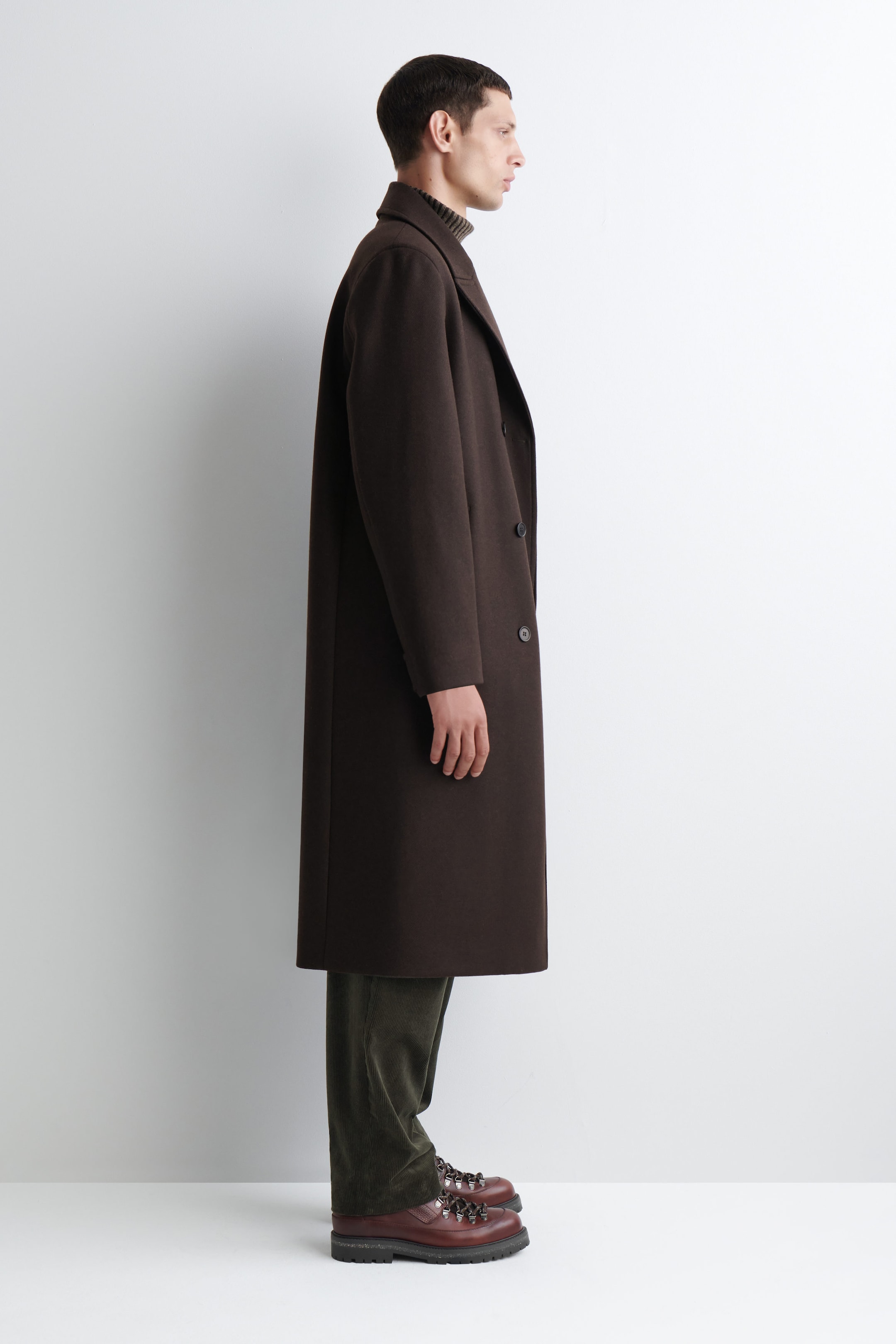 LEATHER HIKING BOOTS