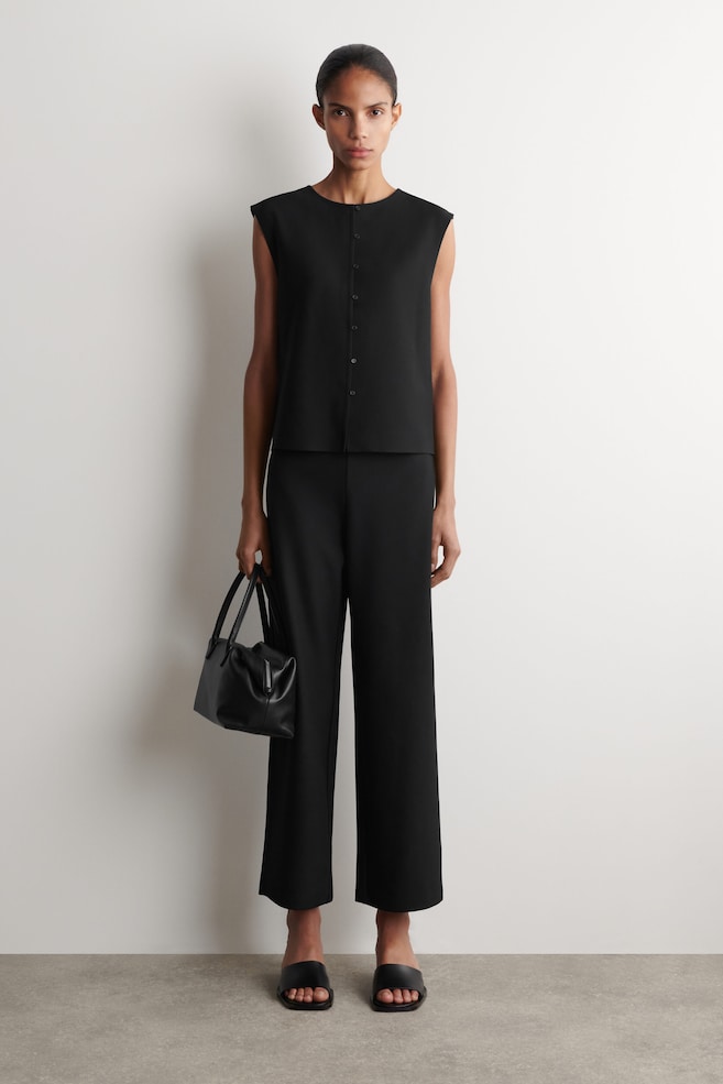 CROPPED STRAIGHT-LEG TROUSERS — BLACK
