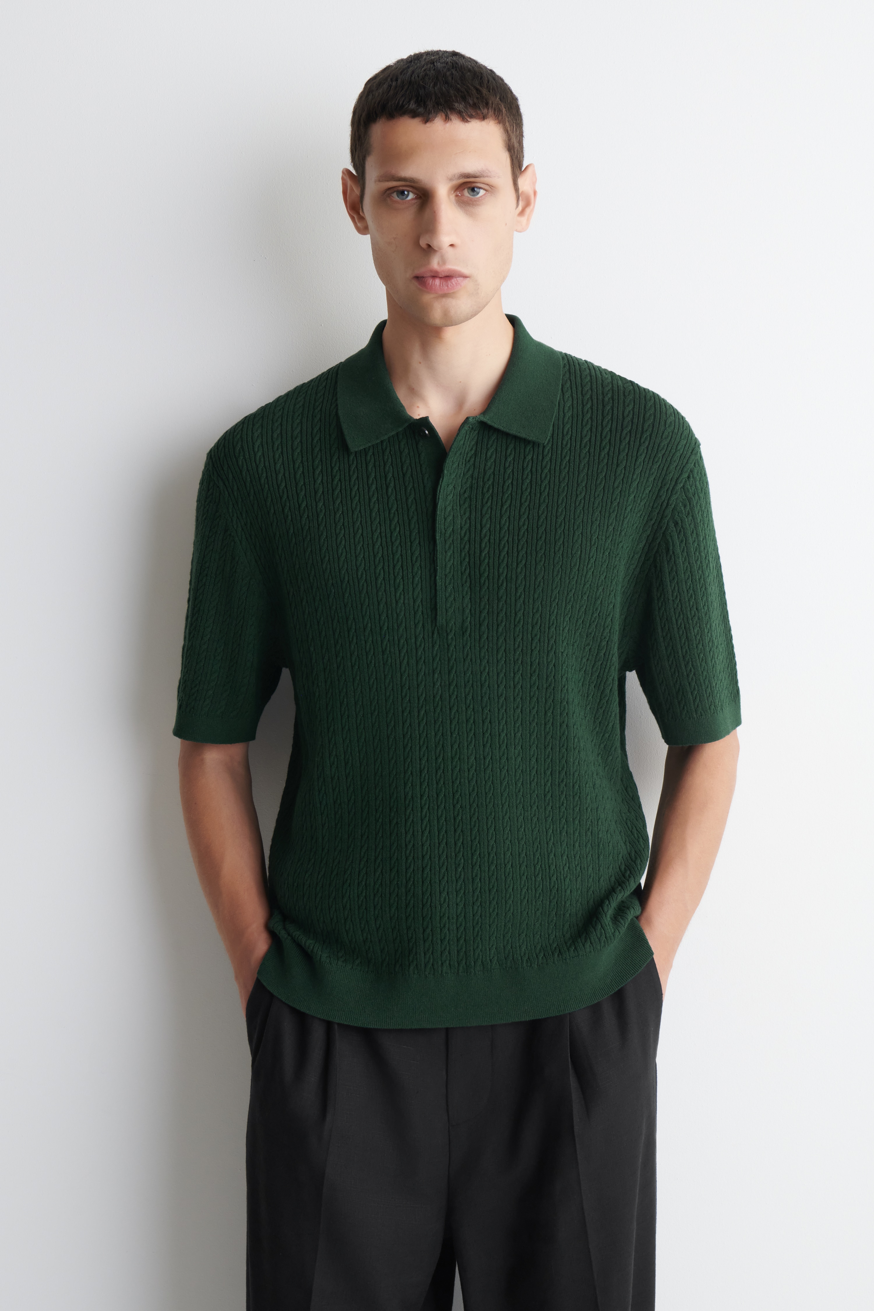 Polo em malha de algodão e linho com ponto trança - Verde escuro/CINZA