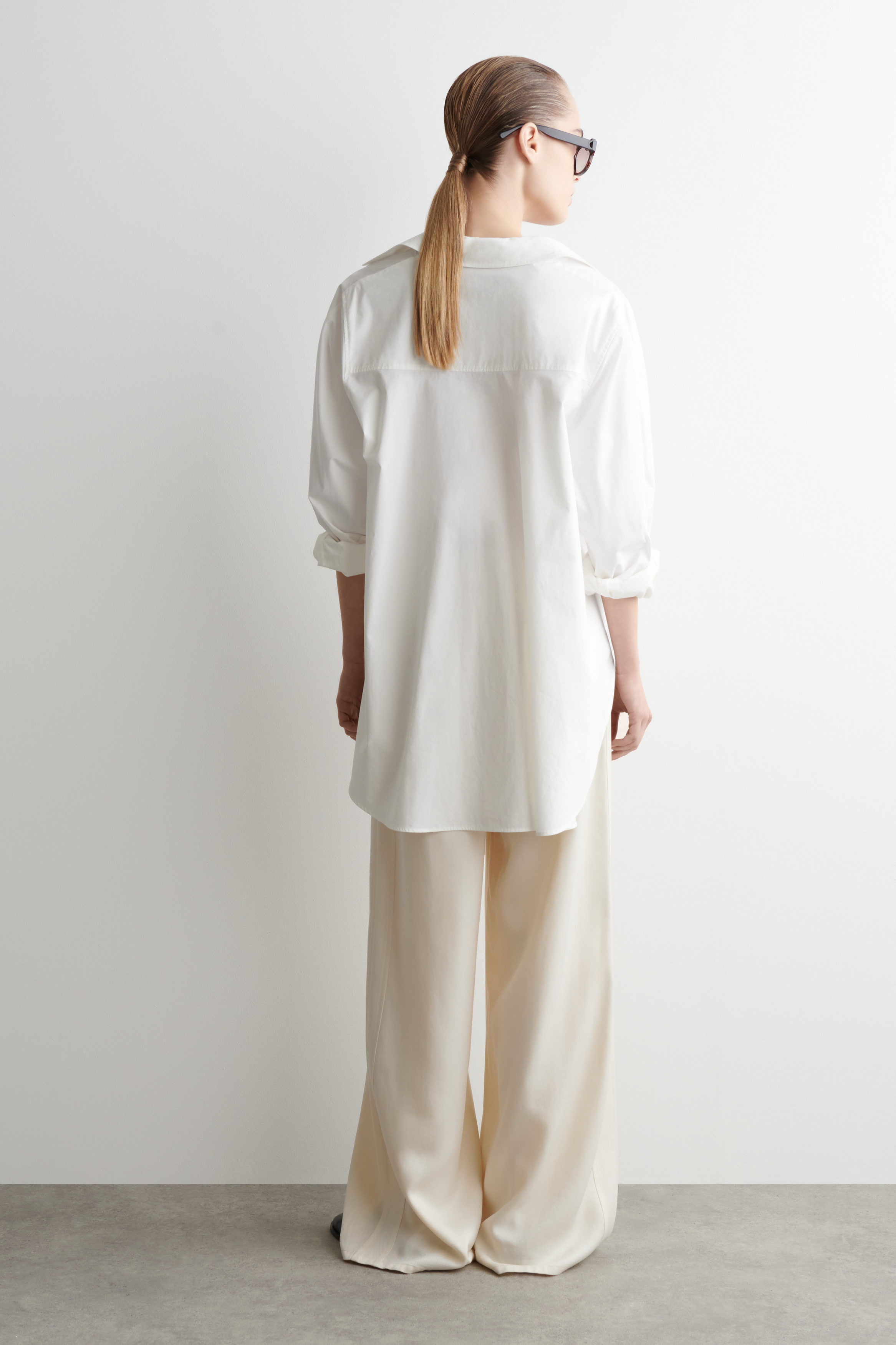 売れ筋商品|||カルバンクライン カットソー トップス レディース Women's Cotton Oversized Utility Shirt Soft Bone PRINTED FLUID SHIRT - CHAMPAGNE / PRINTED | COS