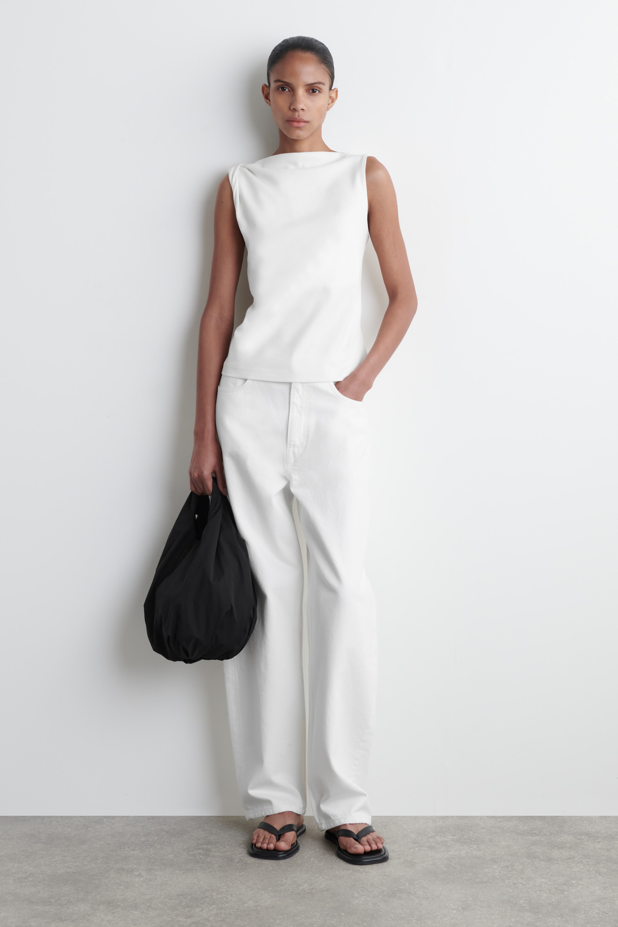 Visa större bild: CLOUD MINI TOTEBAG - SVART - DAM | H&M SE 2