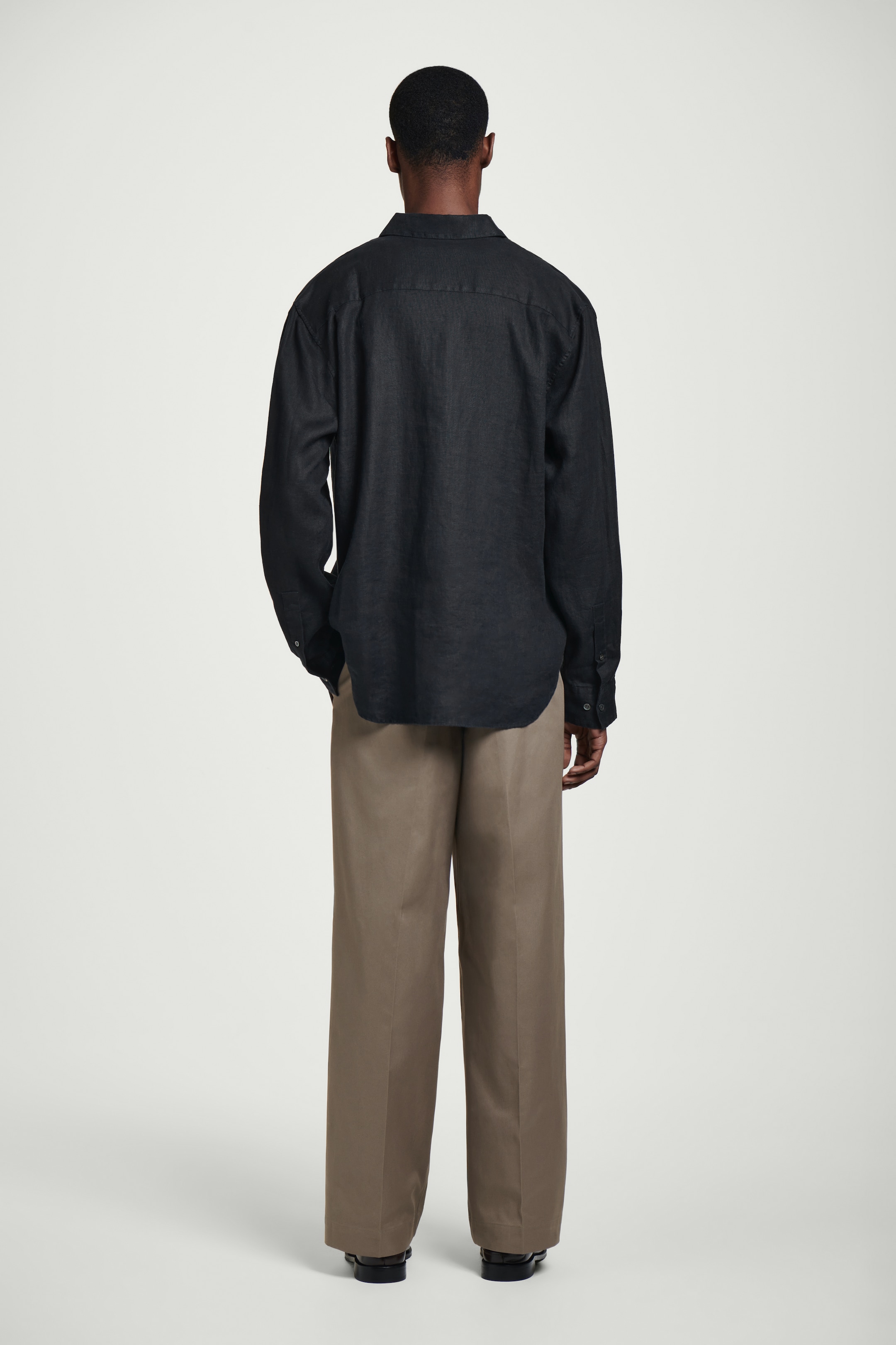 Visualizza immagine più grande: CAMICIA IN LINO DAL TAGLIO RILASSATO - BLU NAVY - UOMO | H&M IT 4