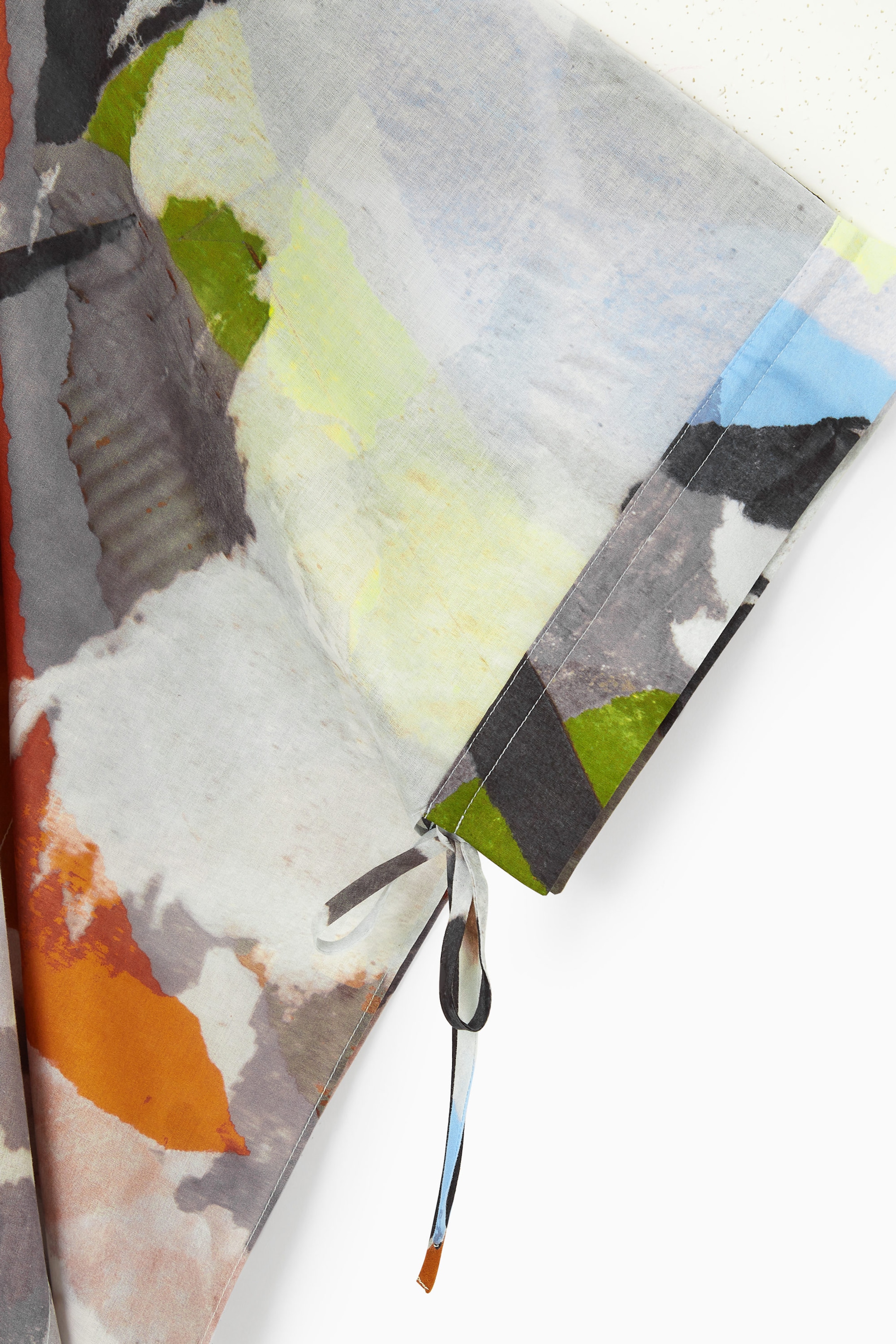 BEDRUCKTER KAFTAN MIT BINDEDETAIL