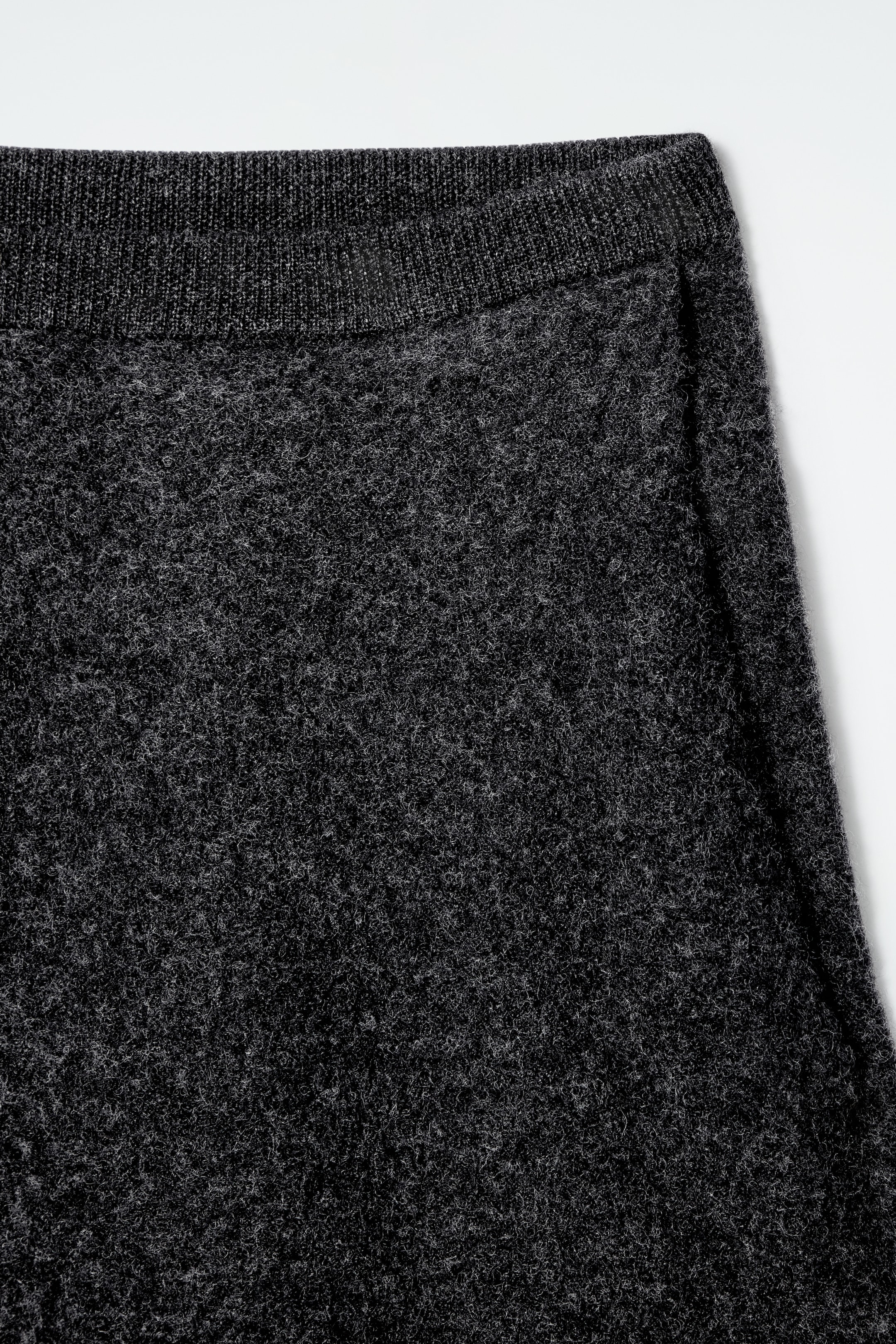 Ver imagen más grande: PANTALONES DE LANA MERINO HERVIDA - GRIS MARENGO JASPEADO - MUJER | H&M ES 6