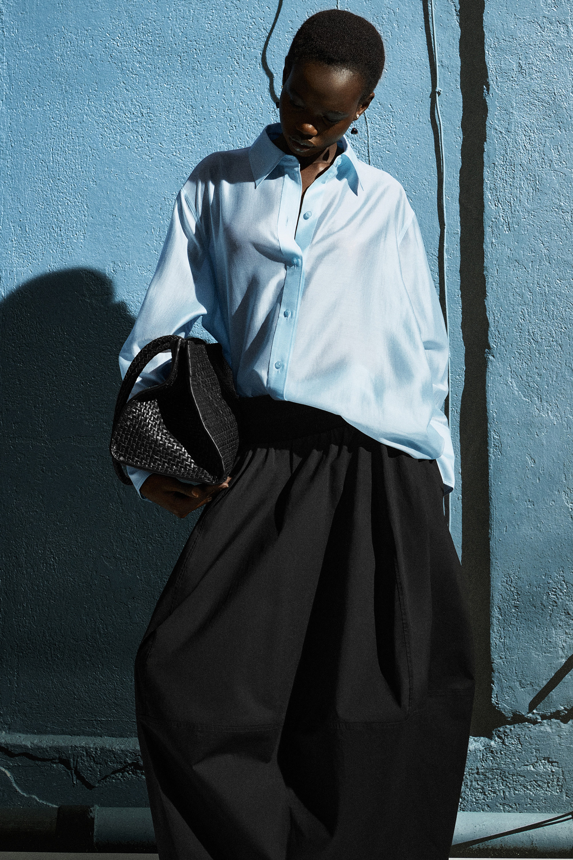 SMOCKED PANELED MIDI SKIRT - BLACK | COS