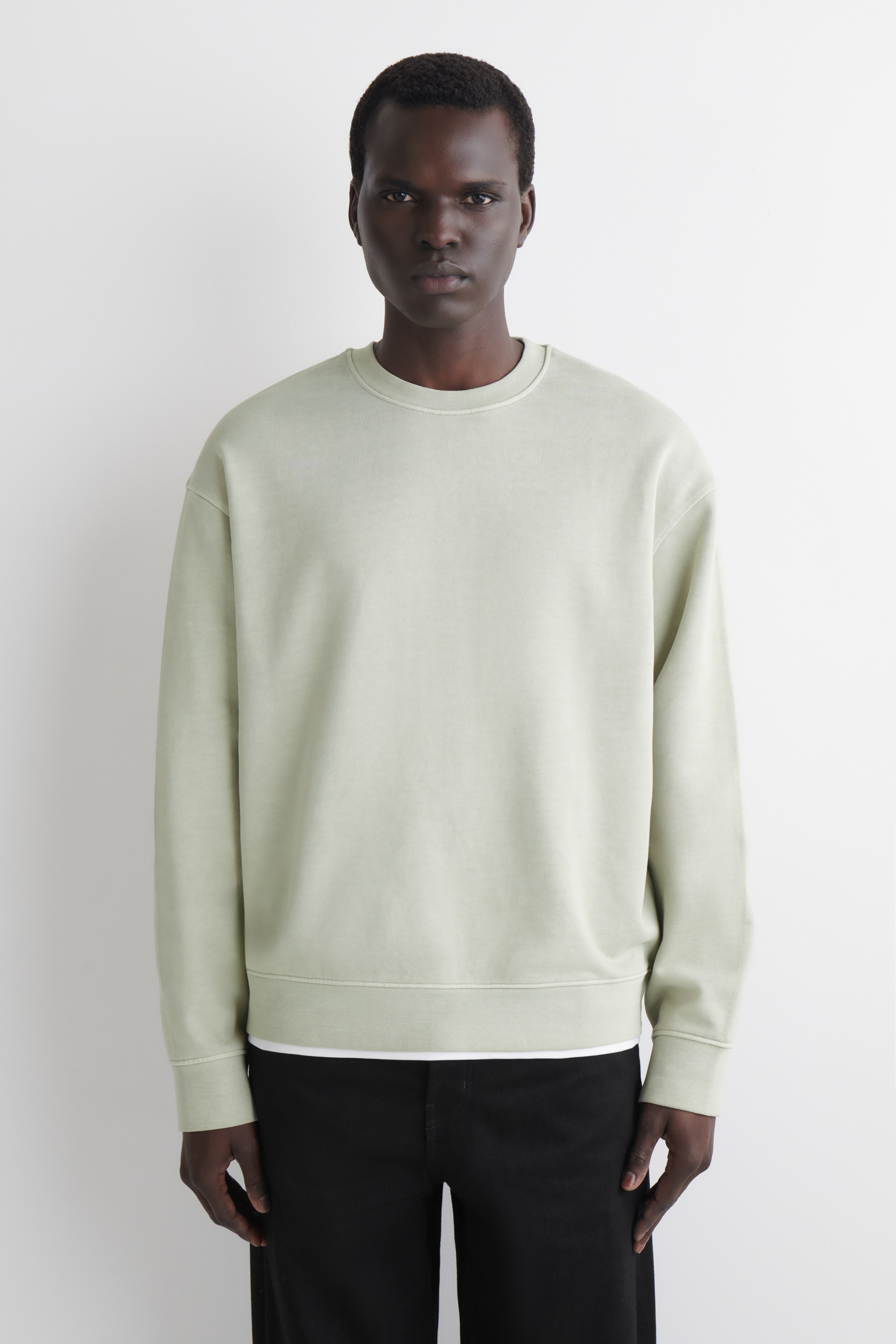 SWEATSHIRT AUS VORGEWASCHENER BAUMWOLLE - HELLGRÜN/NAVYBLAU/WEISS