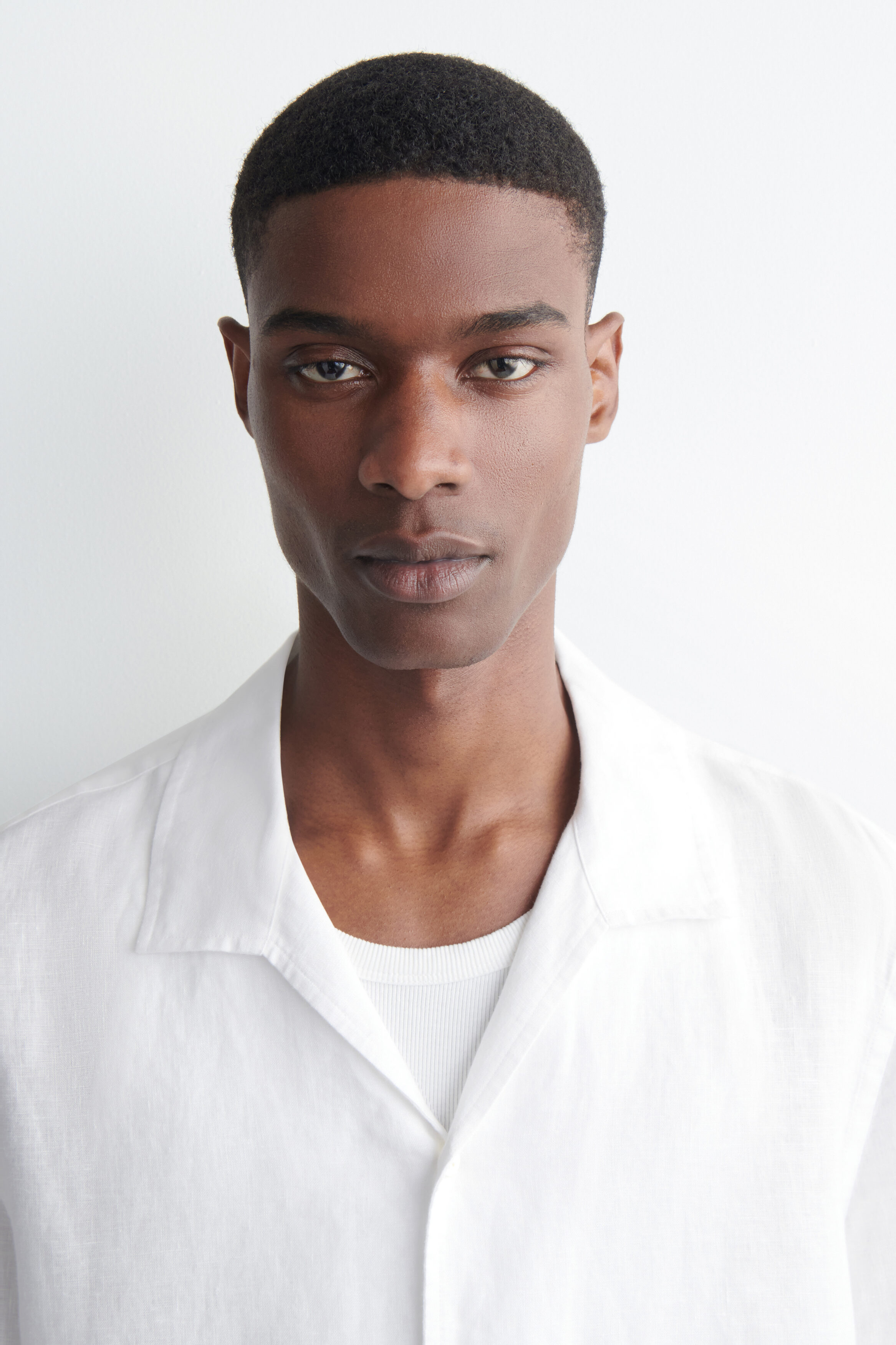 CAMP-COLLAR SHORT-SLEEVED LINEN SHIRT - WHITE | COS US