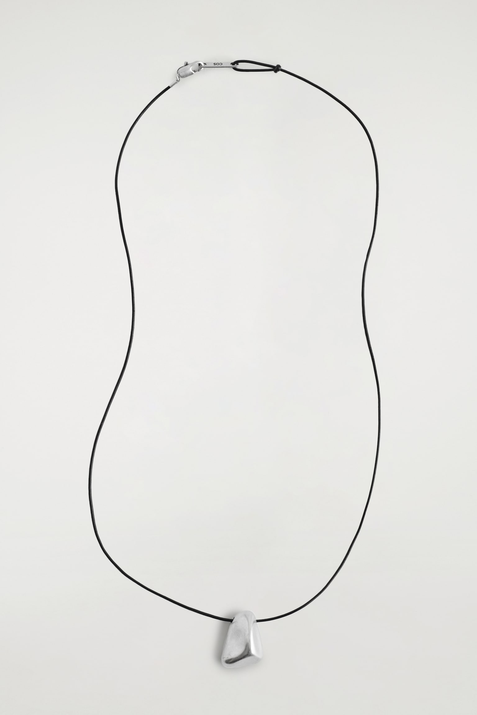 COLLAR CON COLGANTE MARTILLADO - PLATEADO - 2