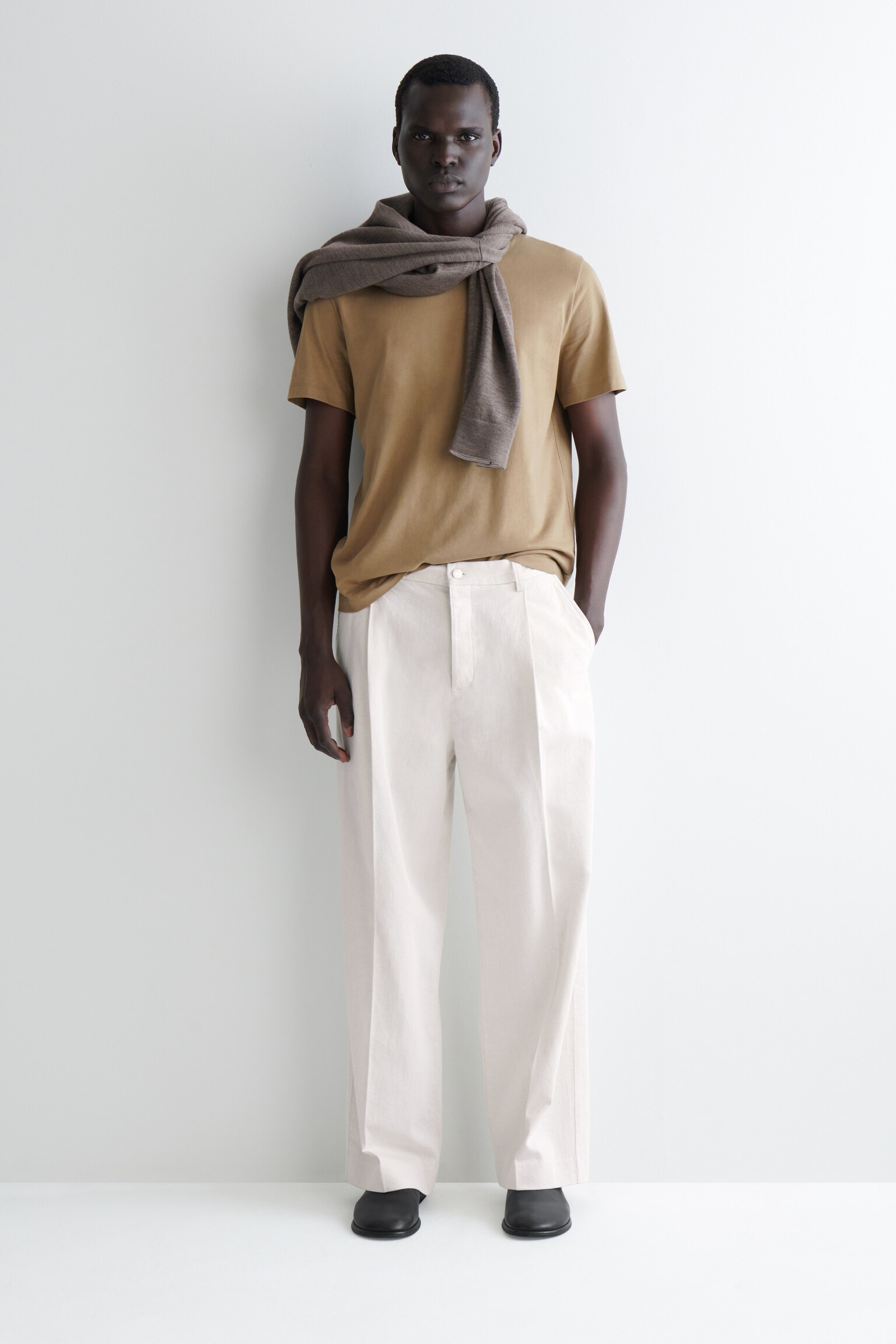 T-SHIRT EN COTON BROSSÉ - BEIGE/BLANC/NOIR/BLEU MARINE/TAUPE/TAUPE FONCÉ/BORDEAUX/ABRICOT - 6