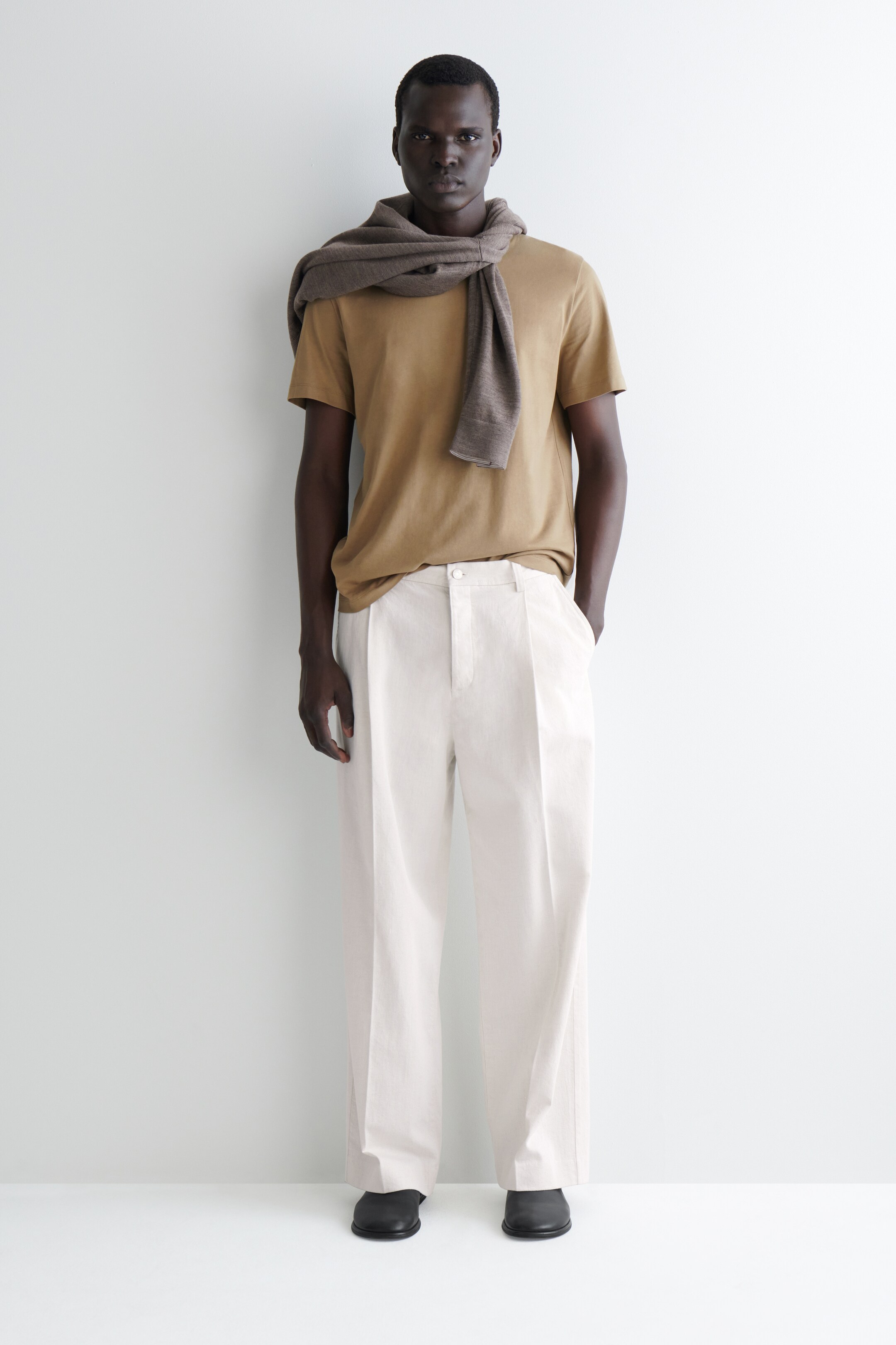 Agrandir l'image: T-SHIRT EN COTON BROSSÉ - BEIGE - HOMME | H&M CH 2