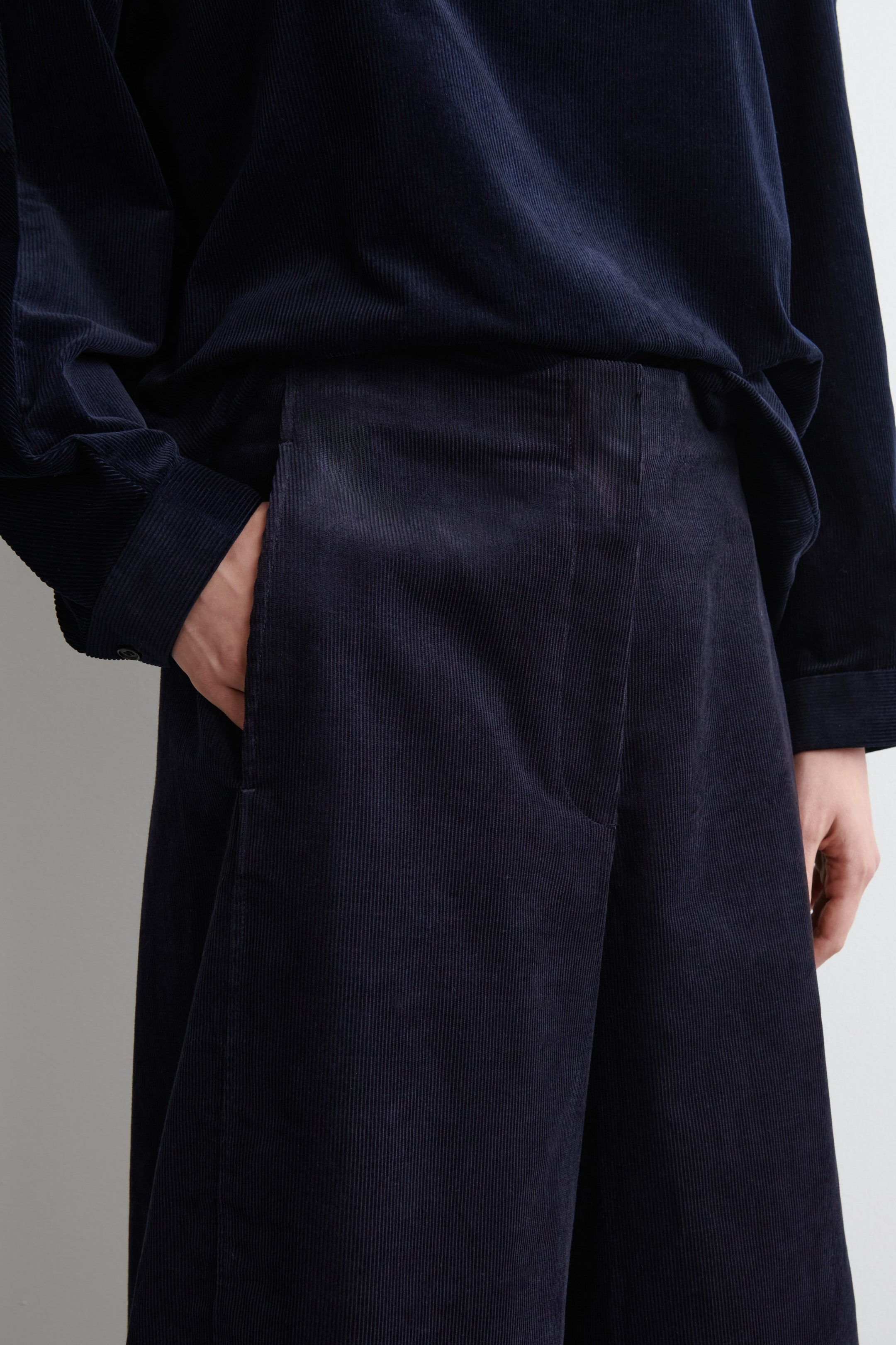 CORDUROY BARREL-LEG TROUSERS