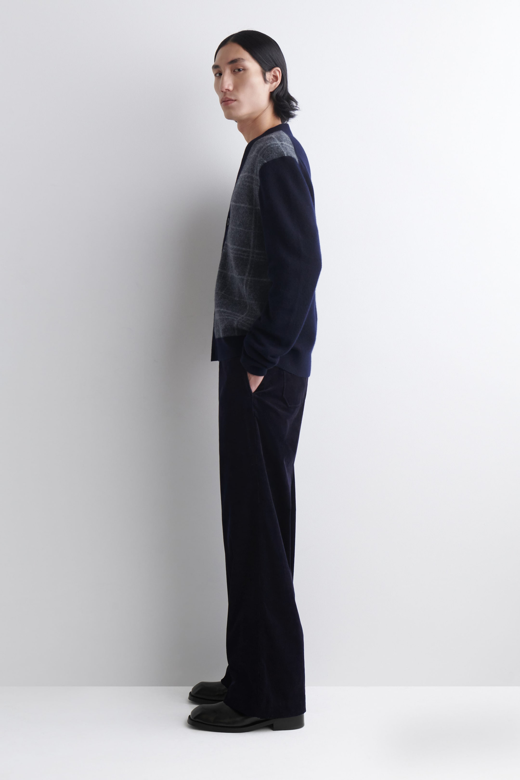 CHECKED WOOL V-NECK CARDIGAN