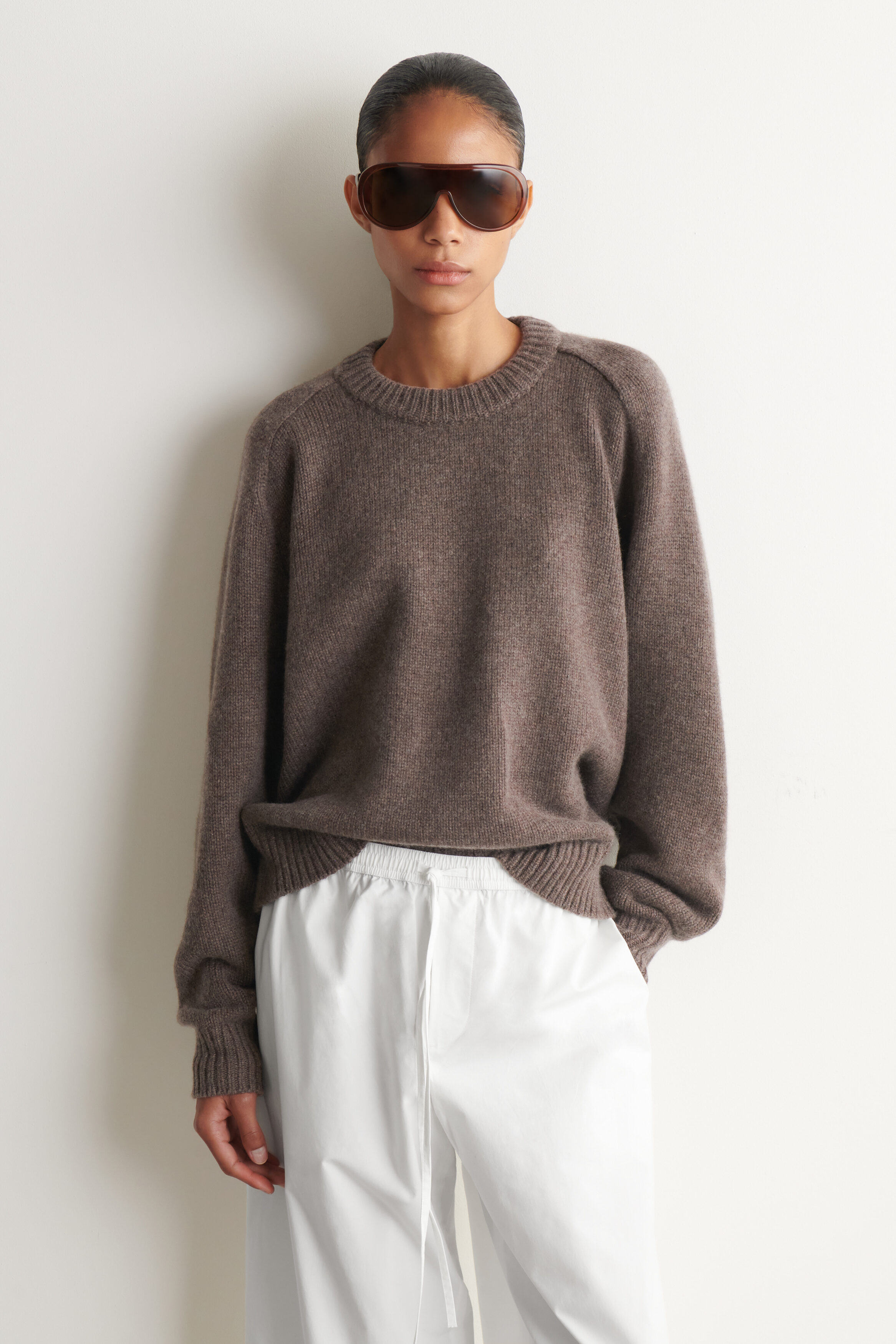 ROUNDED CASHMERE CREW-NECK JUMPER