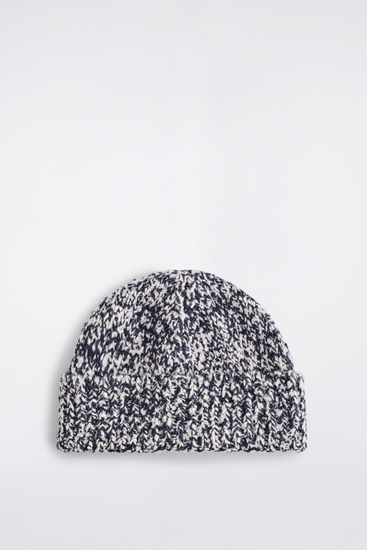 FLECKED WOOL-BLEND BEANIE — NAVY / WHITE