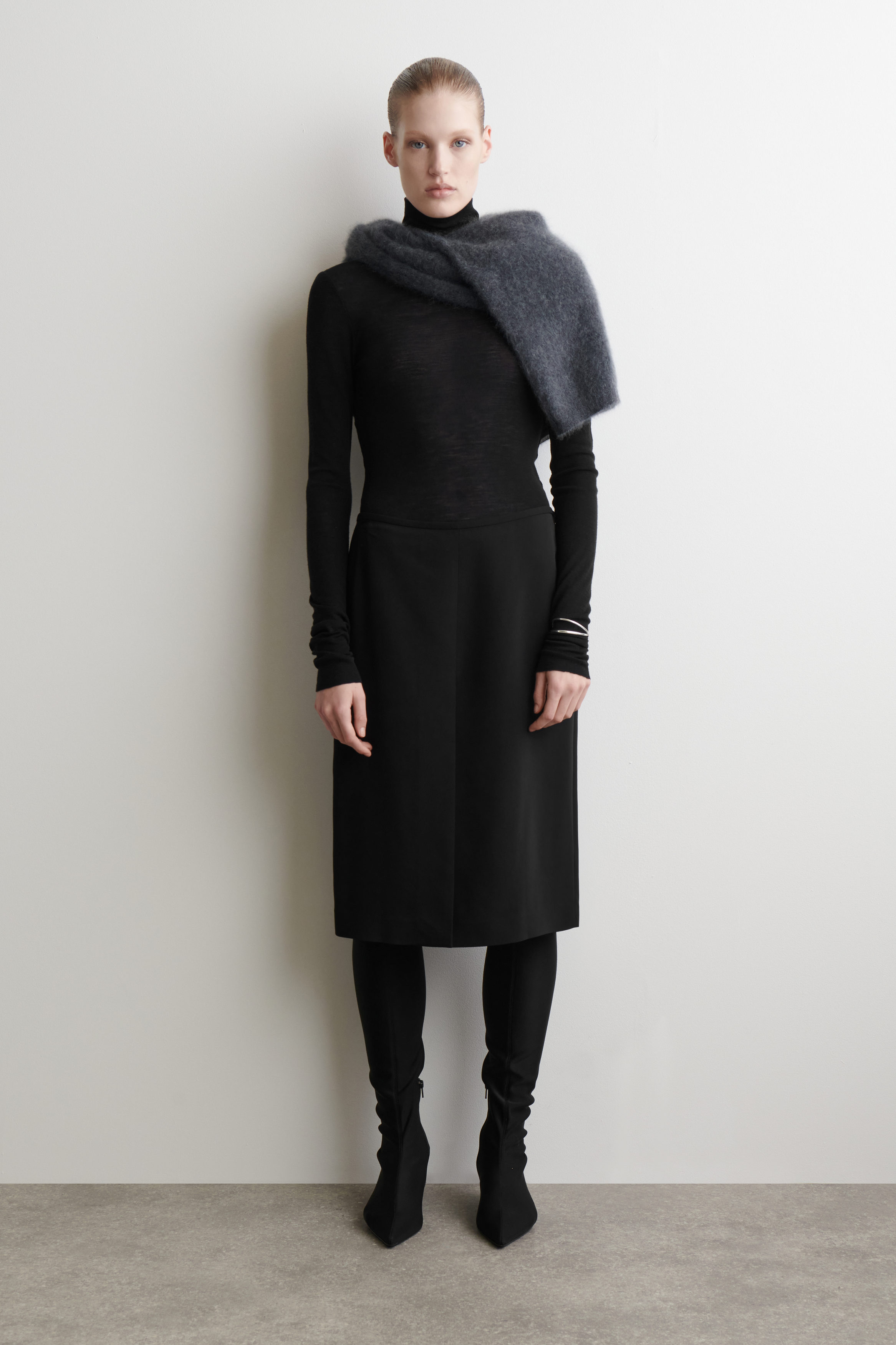 MERINO WOOL TURTLENECK TOP - BLACK | COS