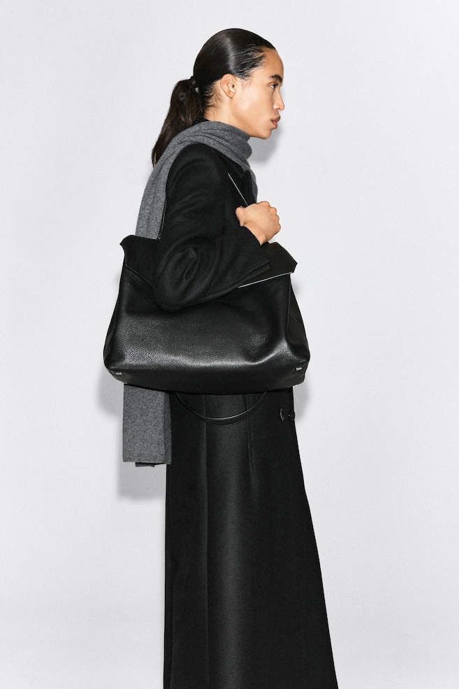 TRULLO OVERSIZED FLAP BAG - LEATHER — BLACK