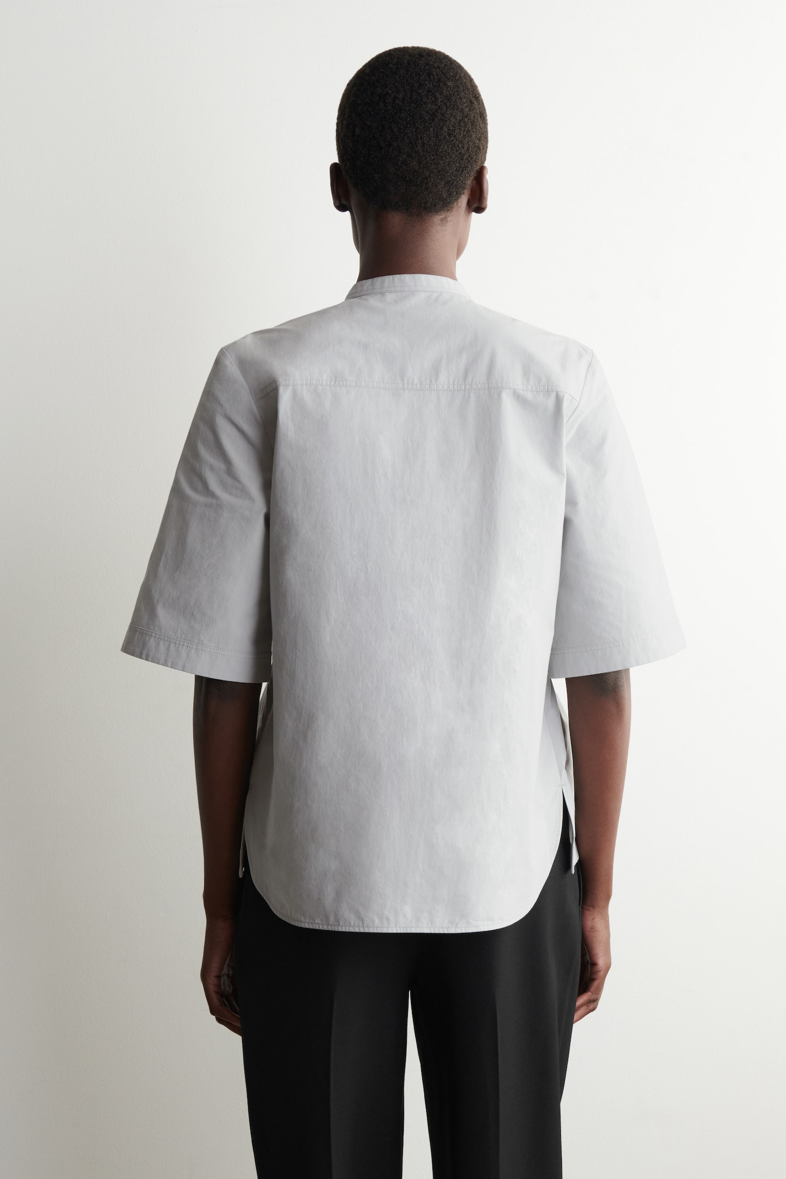 NABÍRANÁ BAVLNĚNÁ HALENKA - SVĚTLE ŠEDÁ/BÍLÁ - 6