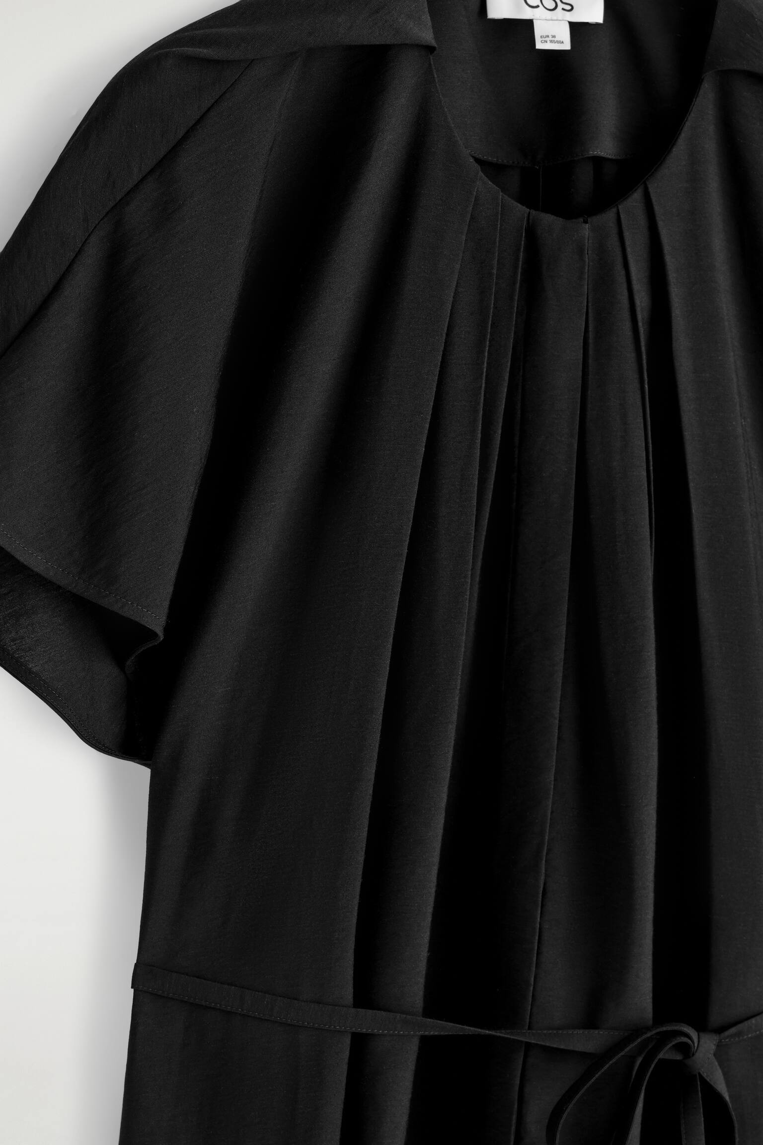 PLISOVANÉ MIDI ŠATY S OPASKOM - ČIERNA/SLONOVÁ KOSŤ / BODKOVANÝ VZOR - 5