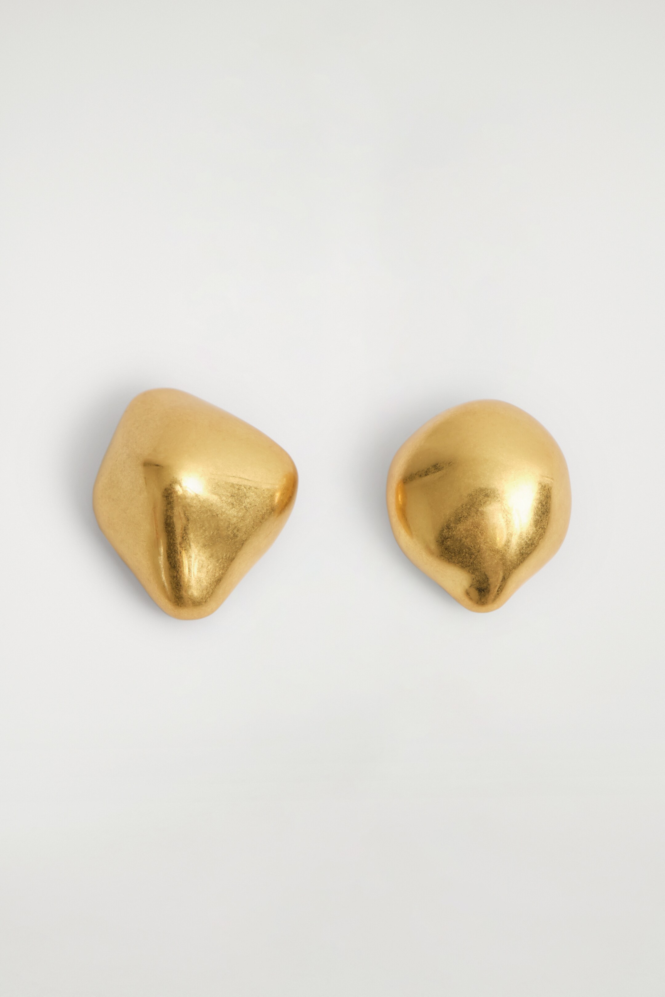 Agrandir l'image: CLOUS D'OREILLES ASYMÉTRIQUES EFFET FONDU - DORÉ - FEMME | H&M FR 4