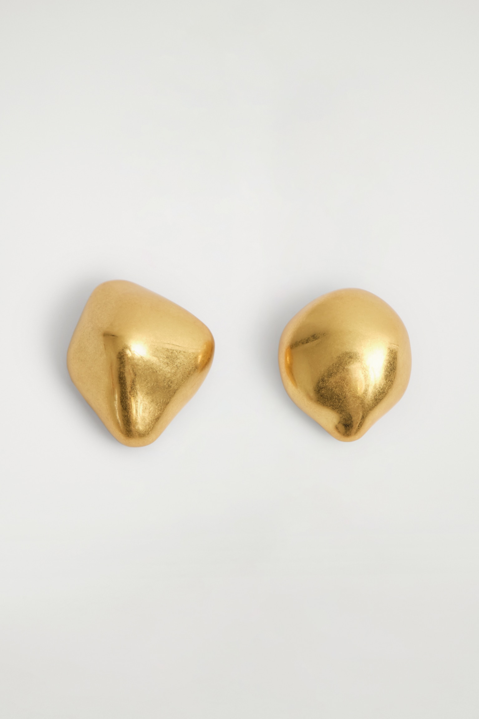 ORECCHINI A BOTTONE SPAIATI EFFETTO METALLO FUSO - ORO - 2