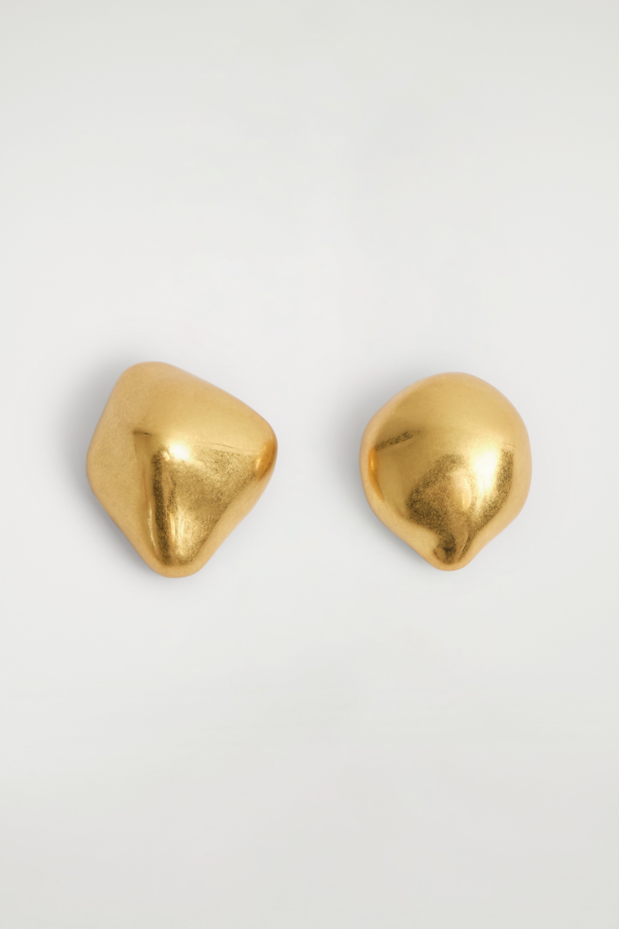 Agrandir l'image: CLOUS D'OREILLES ASYMÉTRIQUES EFFET FONDU - DORÉ - FEMME | H&M BE 4
