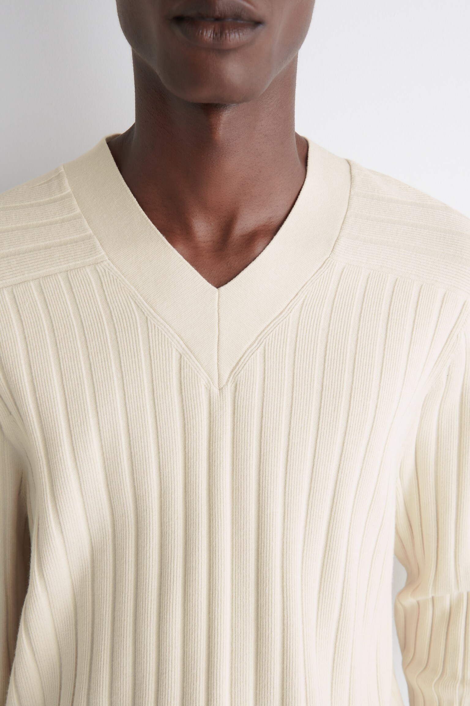 PULL COL EN V EN MAILLE CÔTELÉE - CRÈME - 4