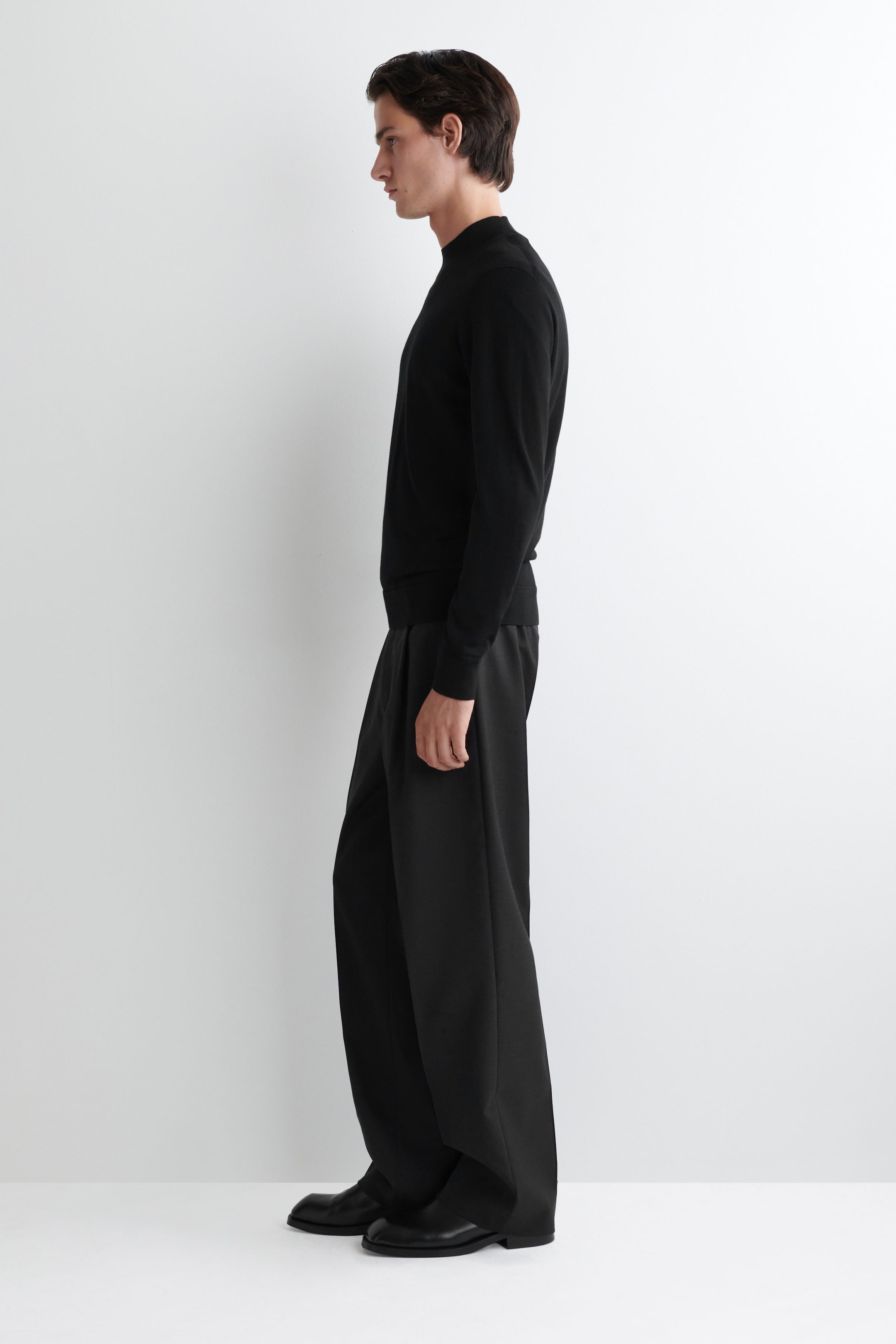 SLIM MERINO WOOL MOCK-NECK SWEATER