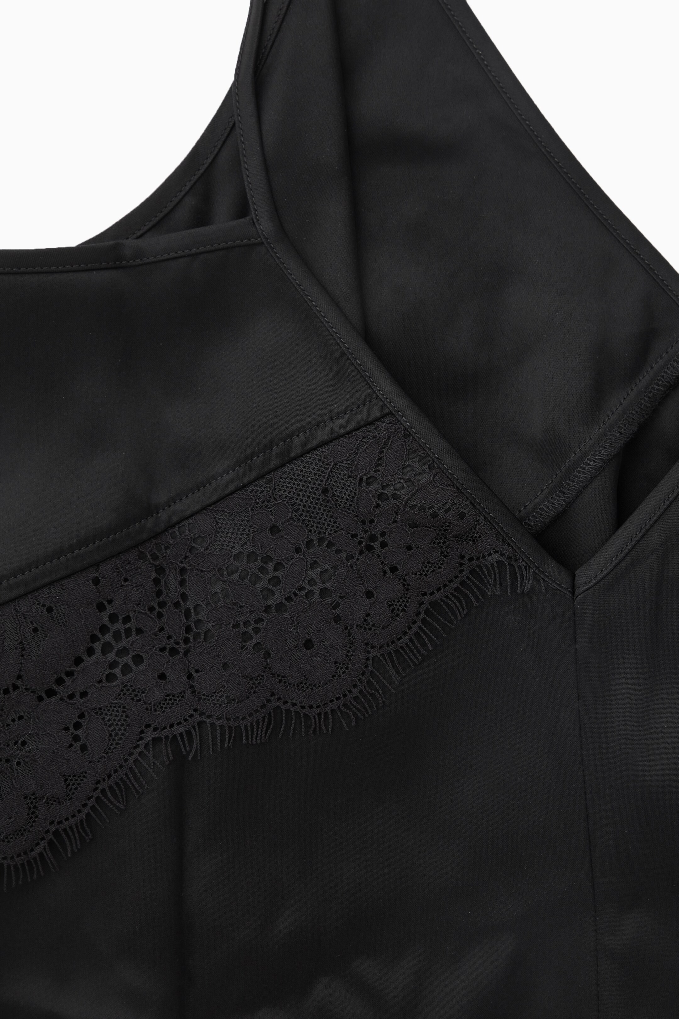 Grösseres Bild ansehen: ASYMMETRISCHES SATIN-TOP MIT SPITZENBESATZ - SCHWARZ - DAMEN | H&M CH 2