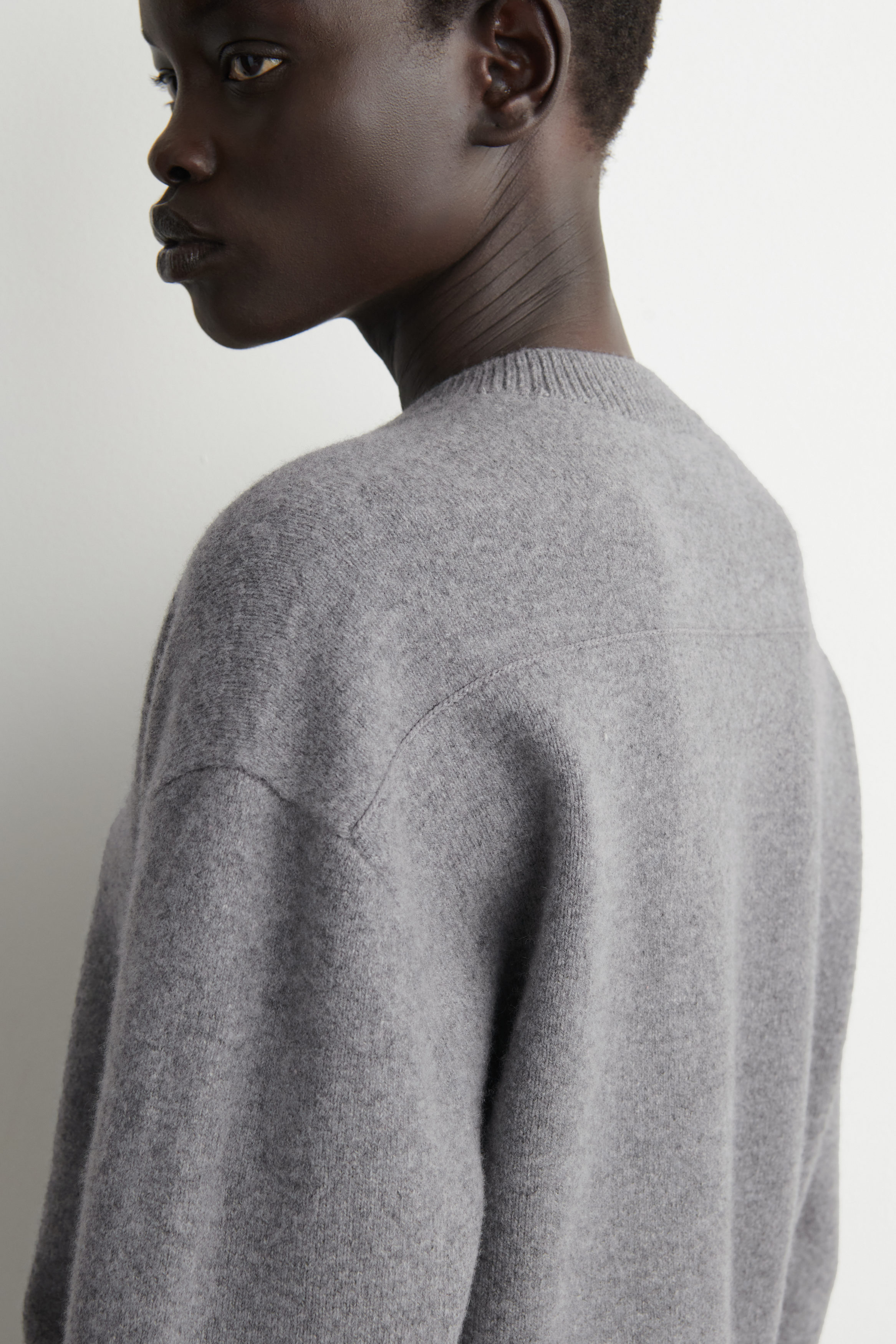 ROUNDED WOOL V-NECK JUMPER - GREY MÉLANGE | COS