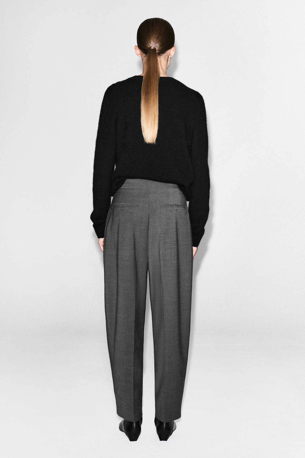 PLEATED WOOL-BLEND TAPERED TROUSERS — GREY MÉLANGE