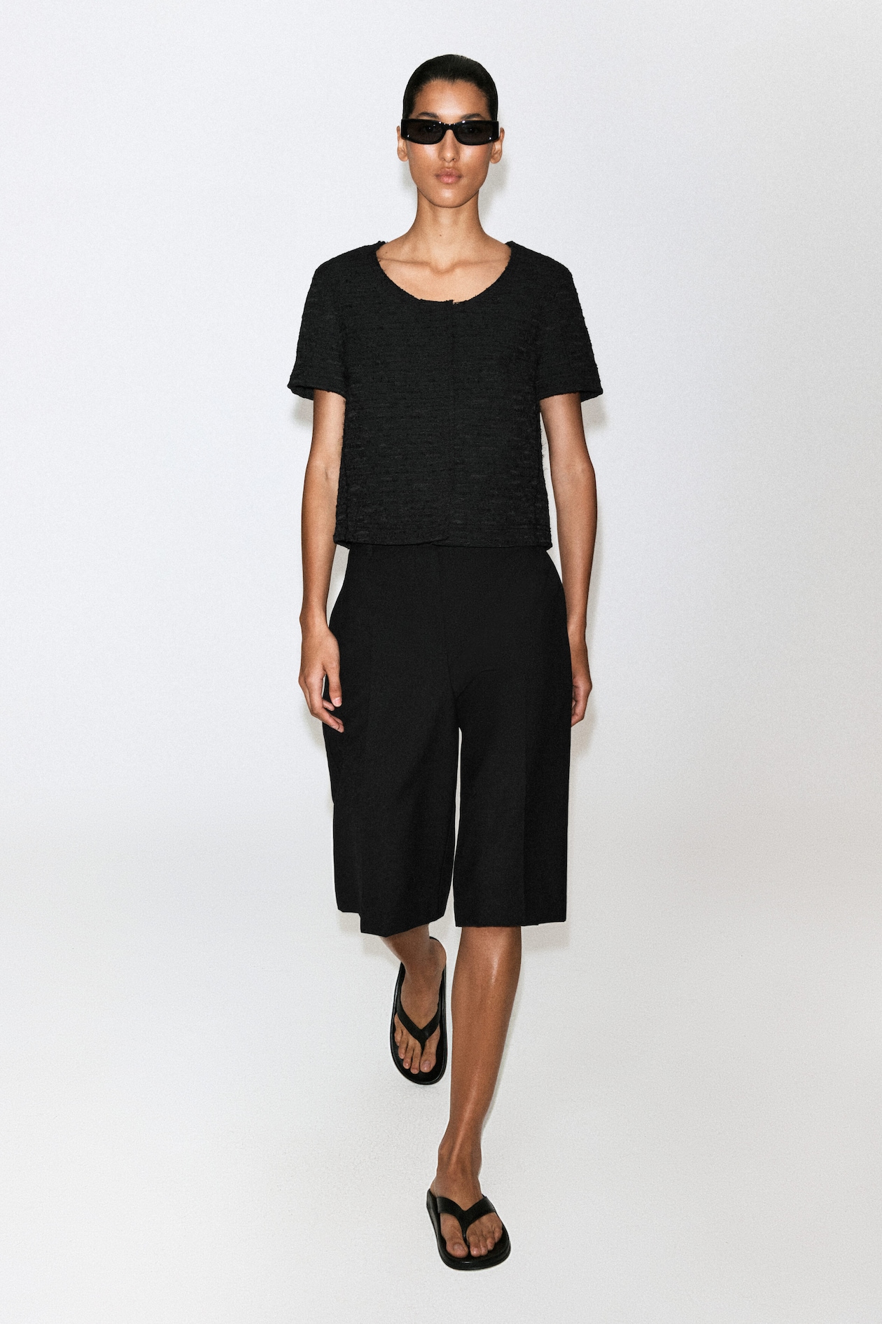 TAILORED BERMUDA SHORTS — BLACK