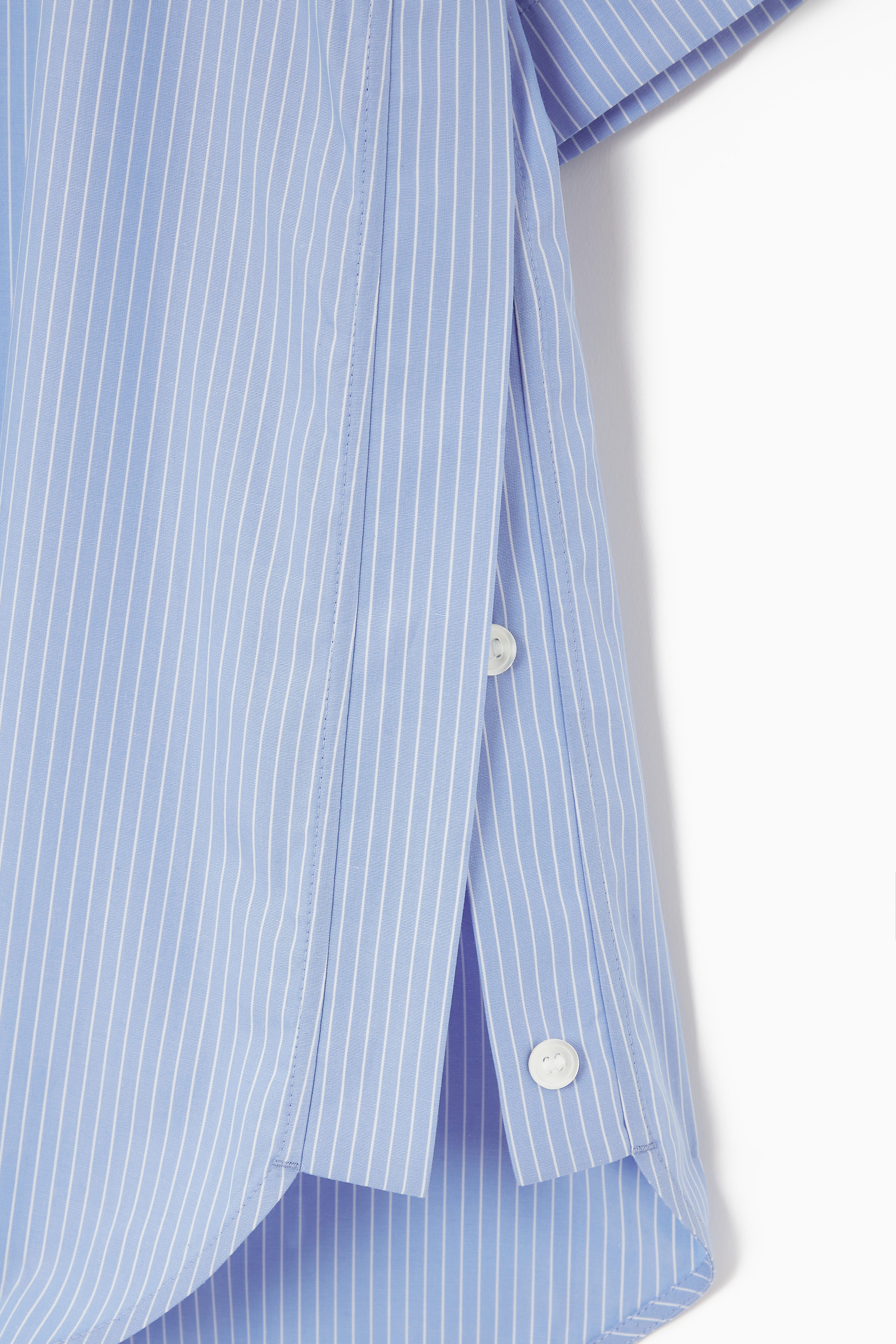 OVERSIZED SHORT-SLEEVED PINSTRIPE SHIRT - BLUE / STRIPED | COS