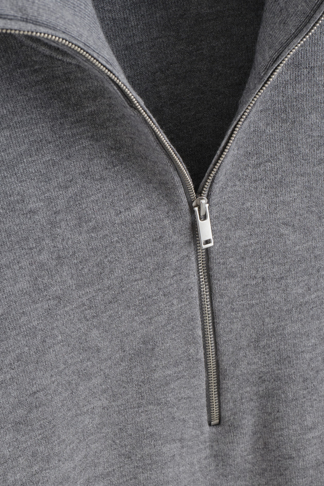 MOCK-NECK HALF-ZIP KNITTED SWEATER — GRAY MÉLANGE