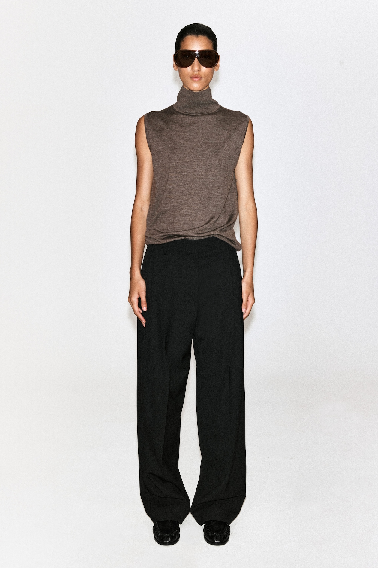 MERINO WOOL FUNNEL-NECK VEST — BEIGE MÉLANGE