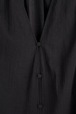 GATHERED LIGHTWEIGHT COTTON V-NECK SHIRT — BLACK 6