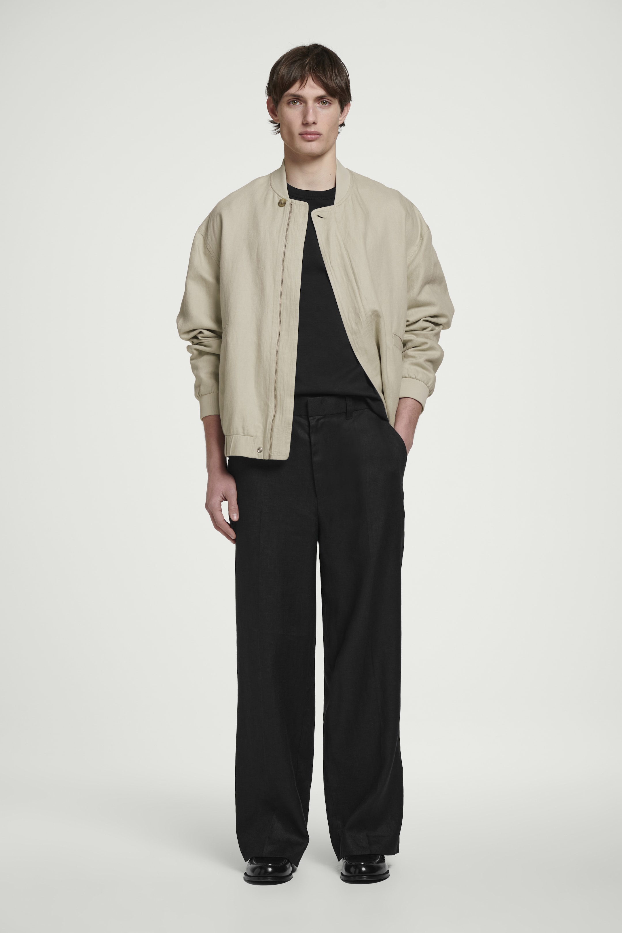 Visualizza immagine più grande: PANTALONE A GAMBA LARGA IN LINO - NERO - UOMO | H&M IT 1