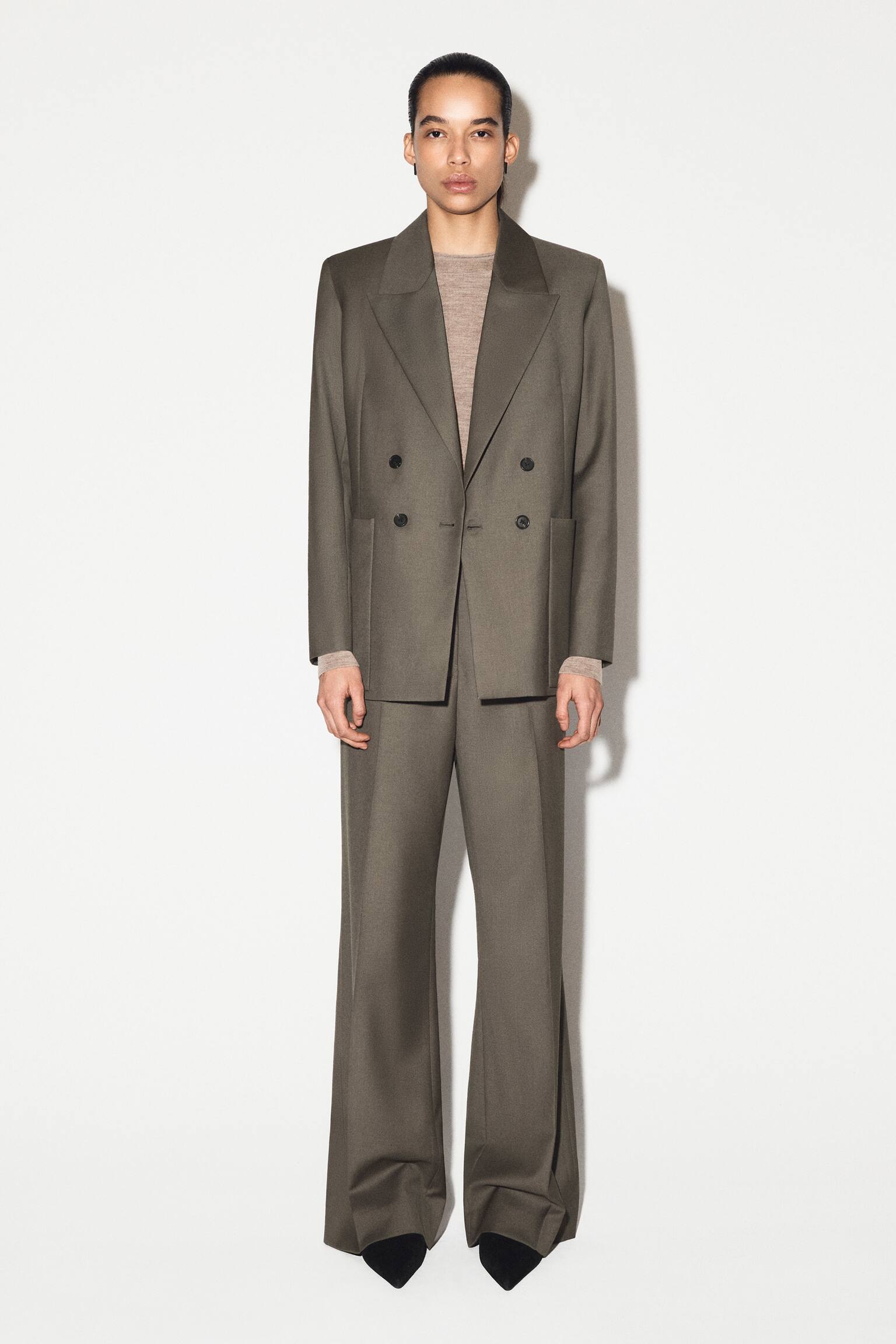 PANTALONI EVAZAȚI DIN LÂNĂ CU ȚESĂTURĂ DIAGONALĂ - TAUPE - 5