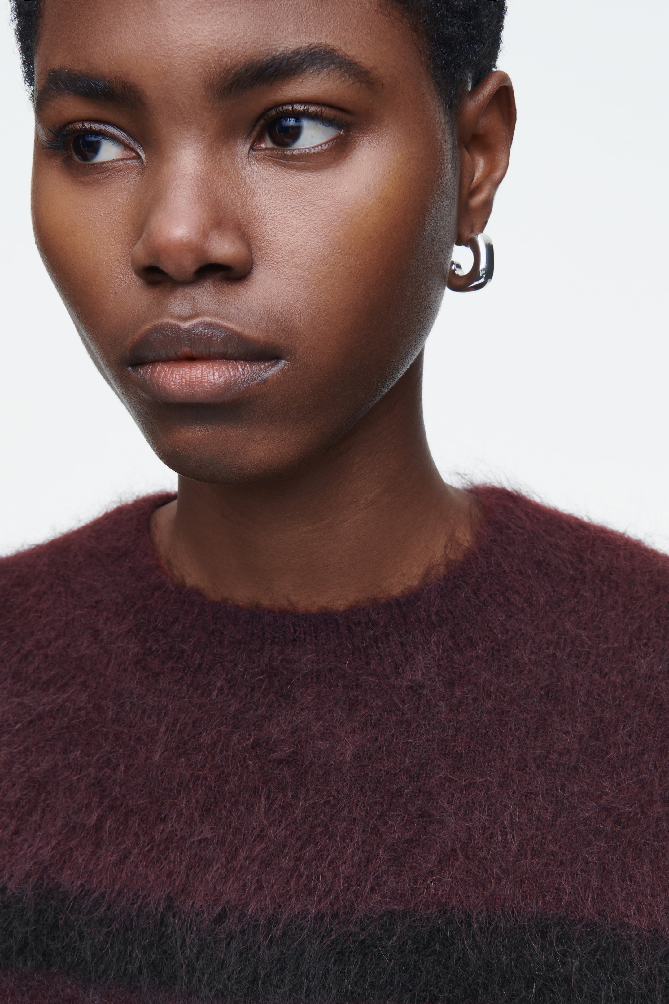 Grösseres Bild ansehen: PULLOVER MIT RUNDHALSAUSSCHNITT AUS MOHAIR - SCHWARZ/BURGUNDERROT/GESTREIFT - DAMEN | H&M CH 2