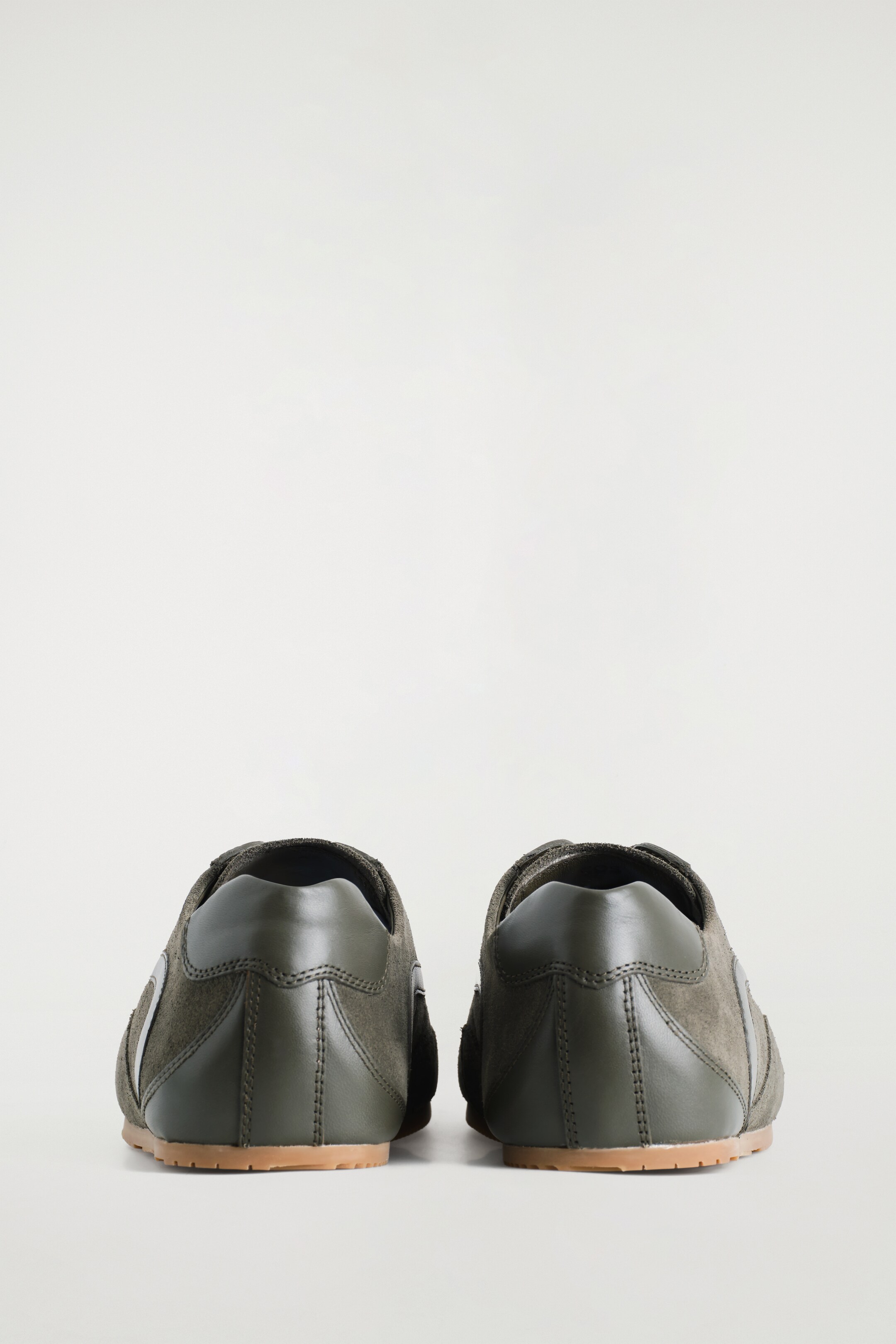Visualizza immagine più grande: SNEAKERS MINIMAL IN PELLE SCAMOSCIATA - GRIGIO - UOMO | H&M IT 5