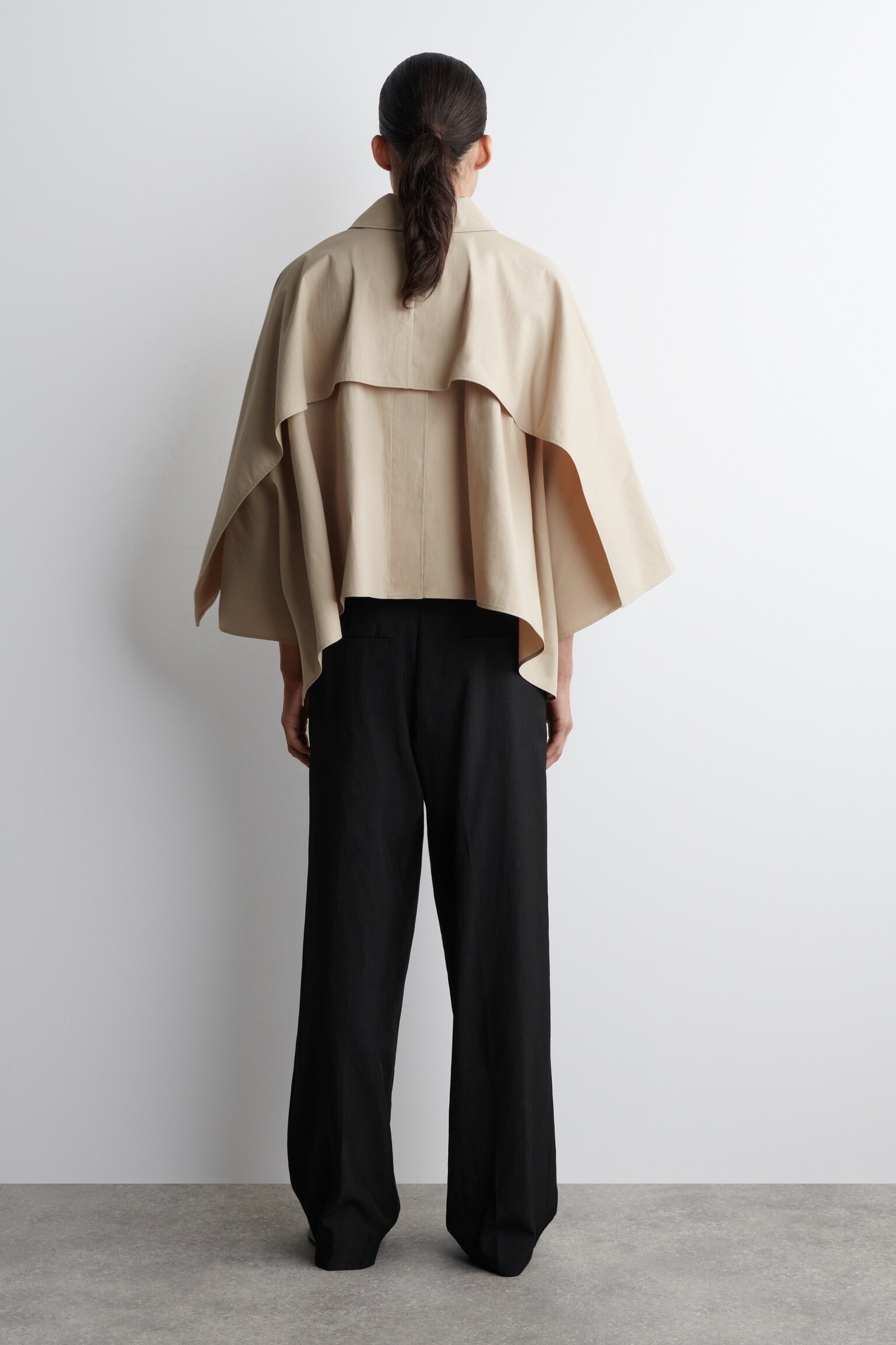 TRENCH CROPPED IN STILE MANTELLA - BEIGE CHIARO/MARRONE SCURO - 5