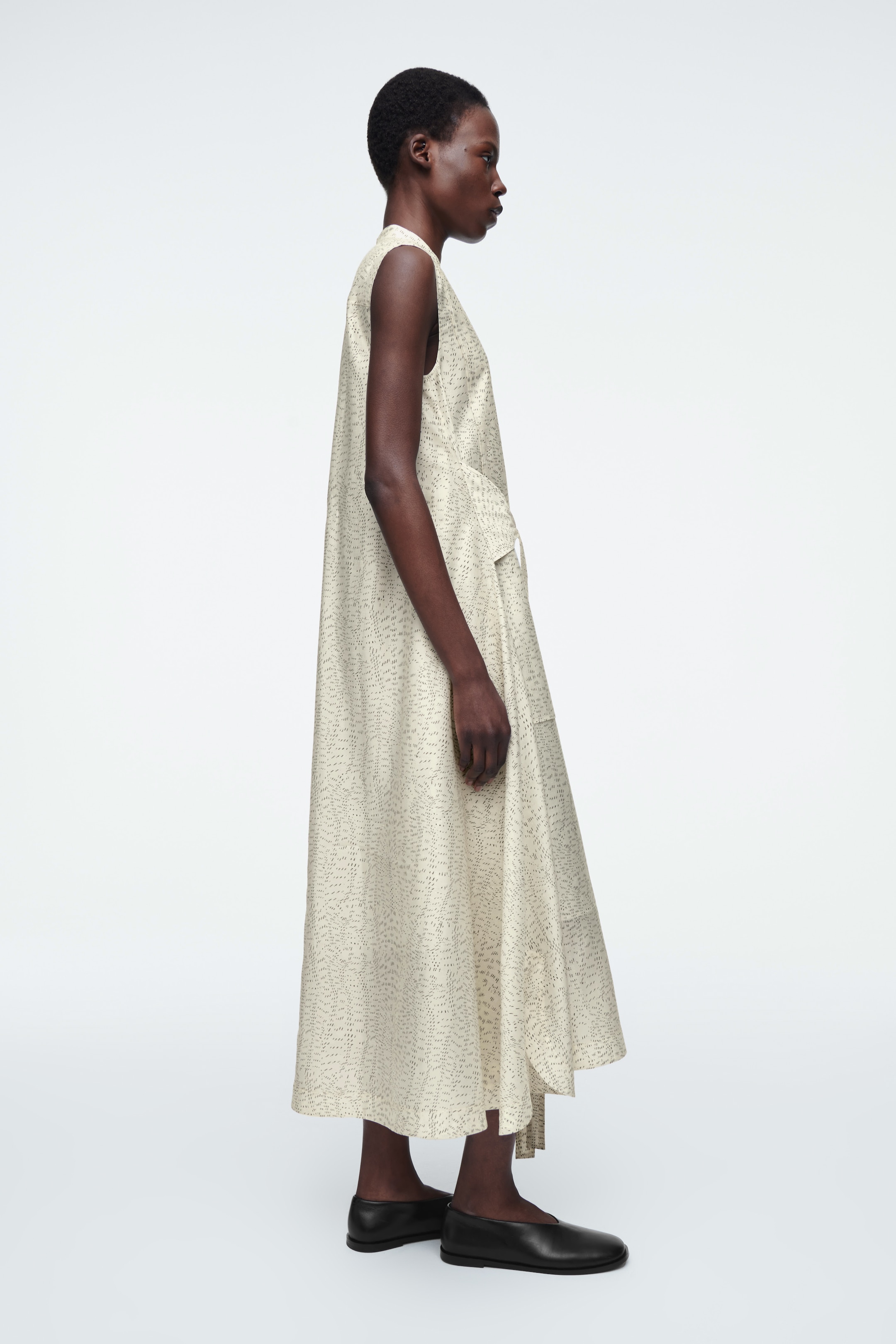 Grotere afbeelding bekijken: Gedrukte vloeiende midi-jurk met strikceintuur - Champagne / Gedrukt - DAMES | H&M BE 3