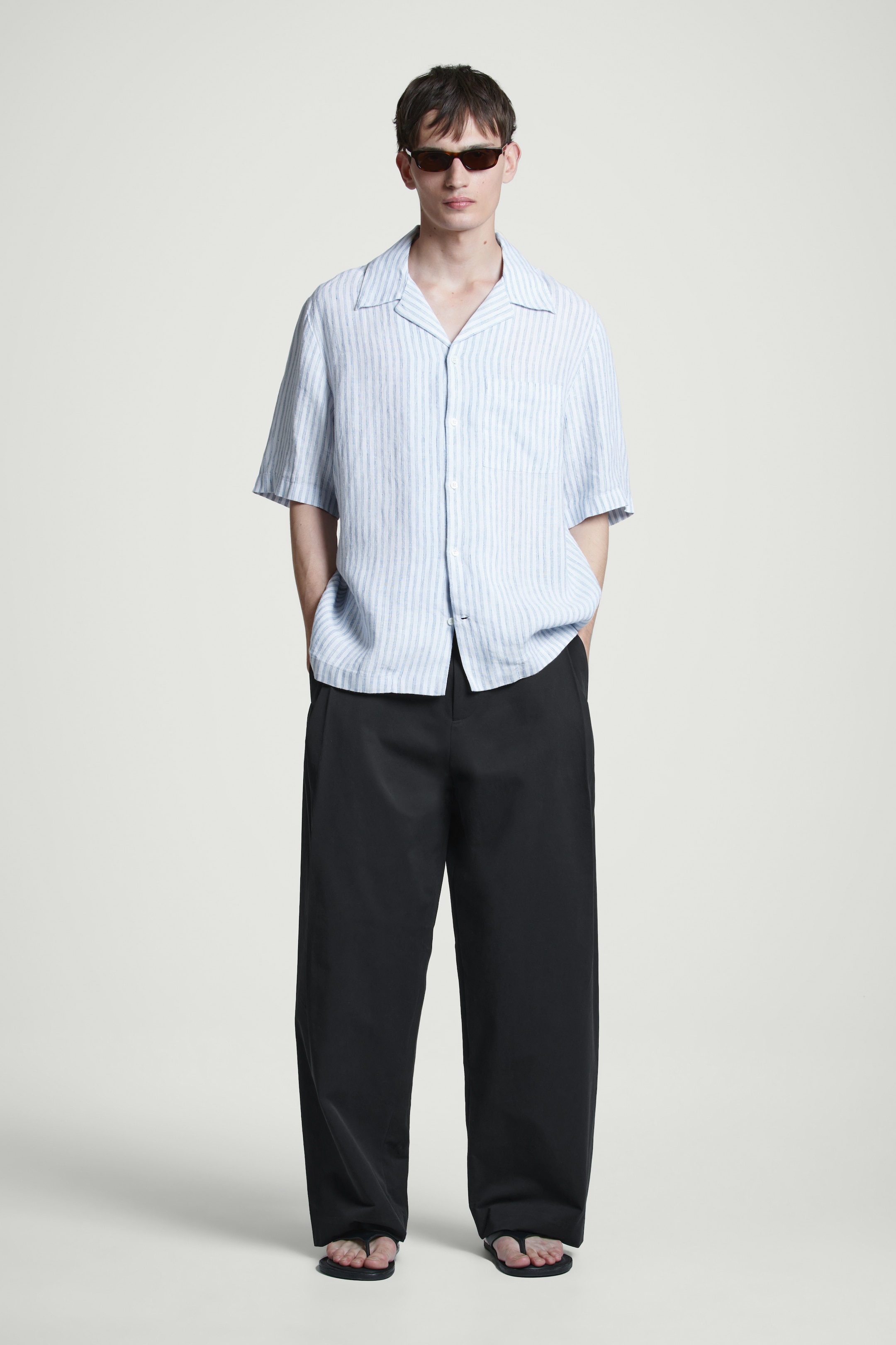 Grösseres Bild ansehen: HEMD MIT REVERSKRAGEN - WEISS/BLAU/GESTREIFT - HERREN | H&M CH 3