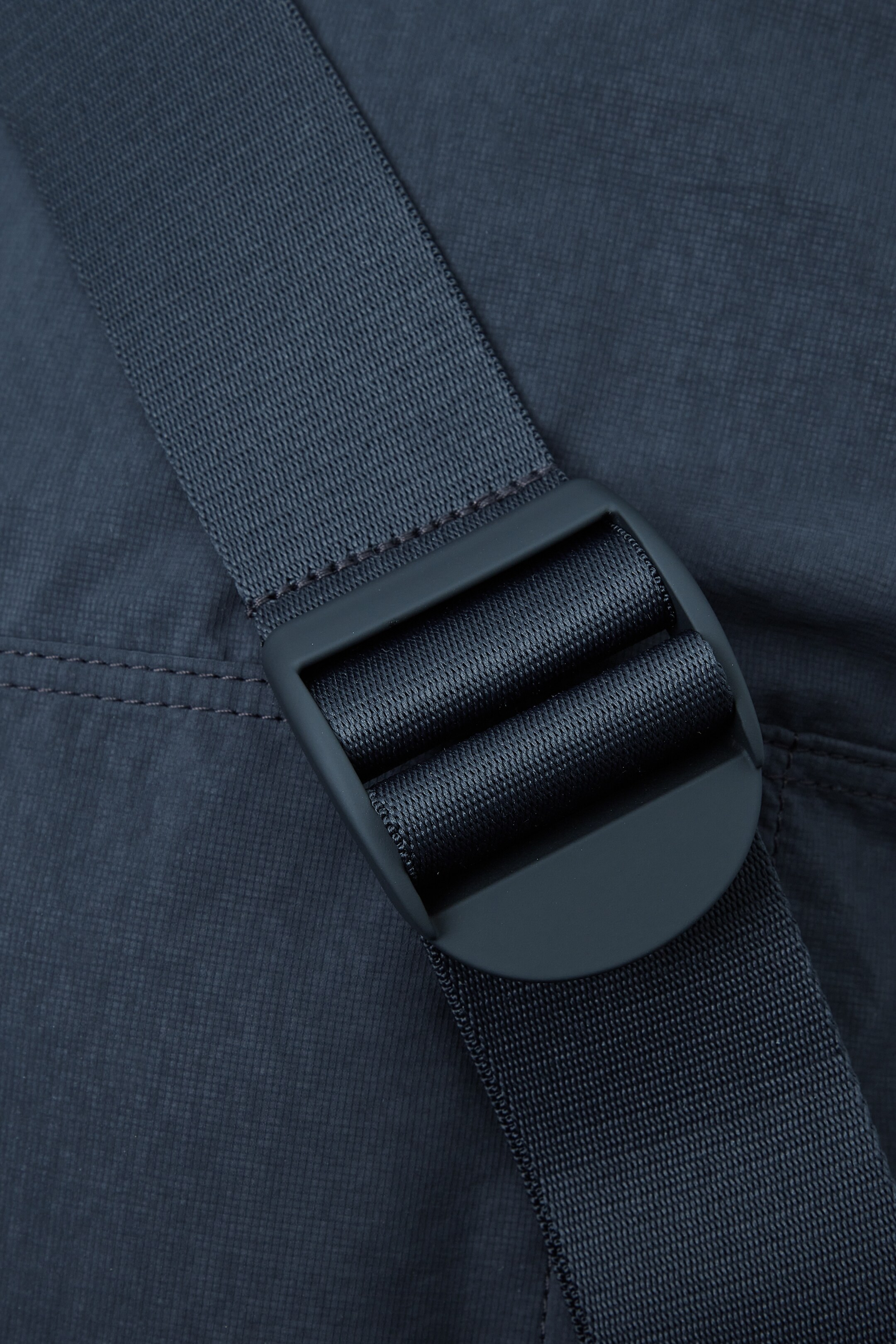 View larger image: SLOUCHY NYLON MESSENGER BAG - NAVY - Men | H&M GB 8
