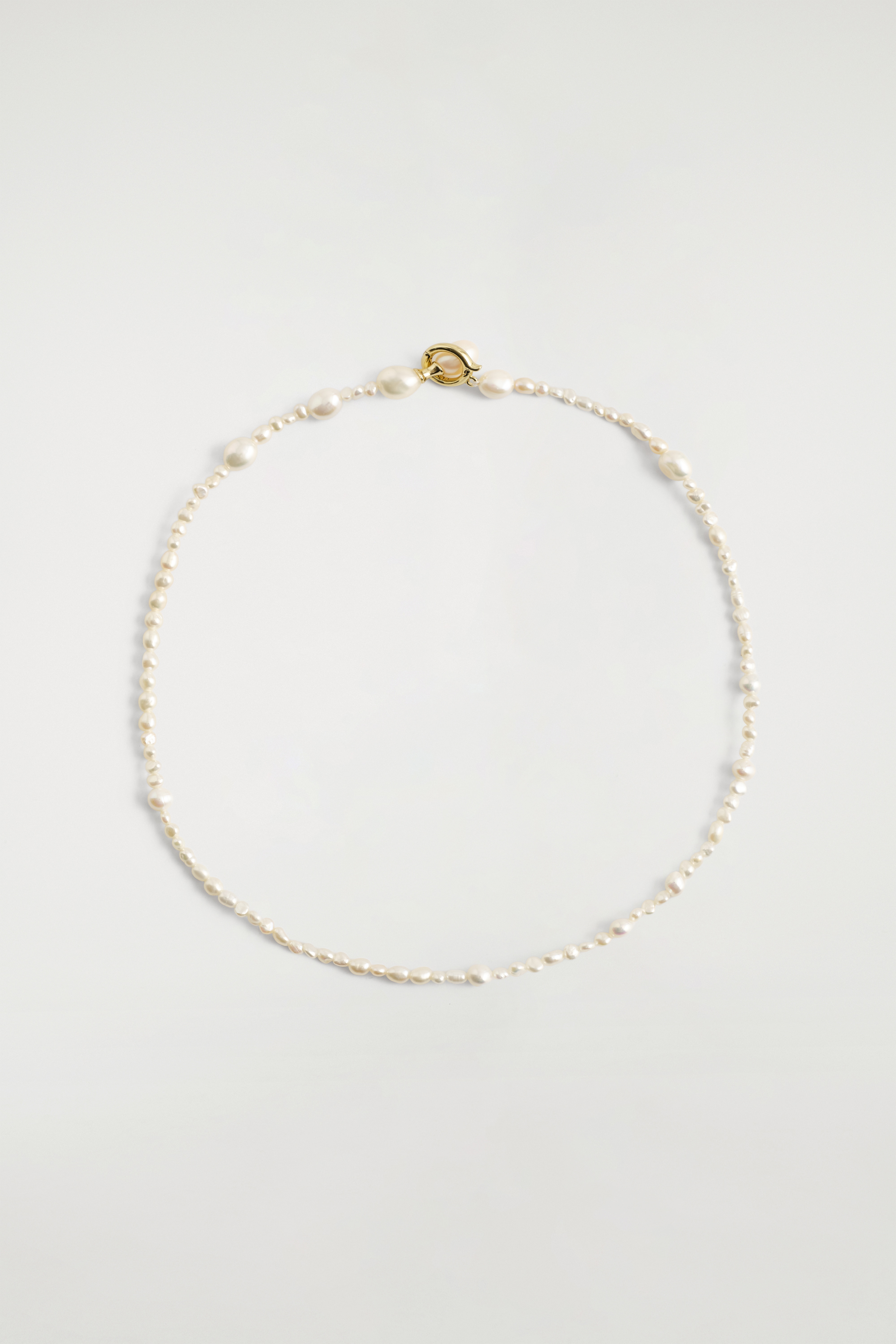 COLLIER DE PERLES DE CULTURE IRRÉGULIÈRES - NACRÉ / DORÉ