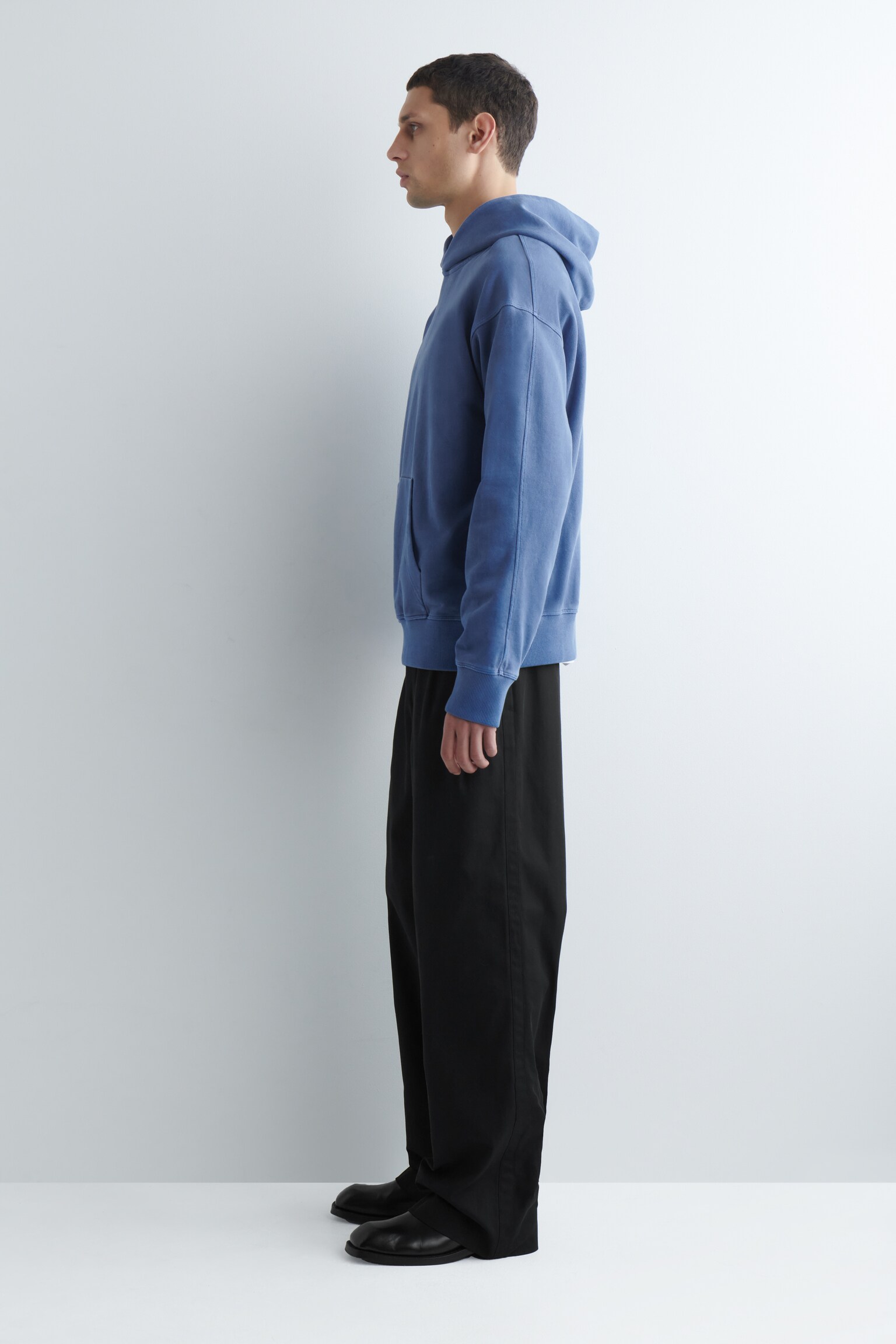 SWEAT À CAPUCHE EN JERSEY DE COTON DÉLAVÉ - BLEU/BLEU/TAUPE - 3