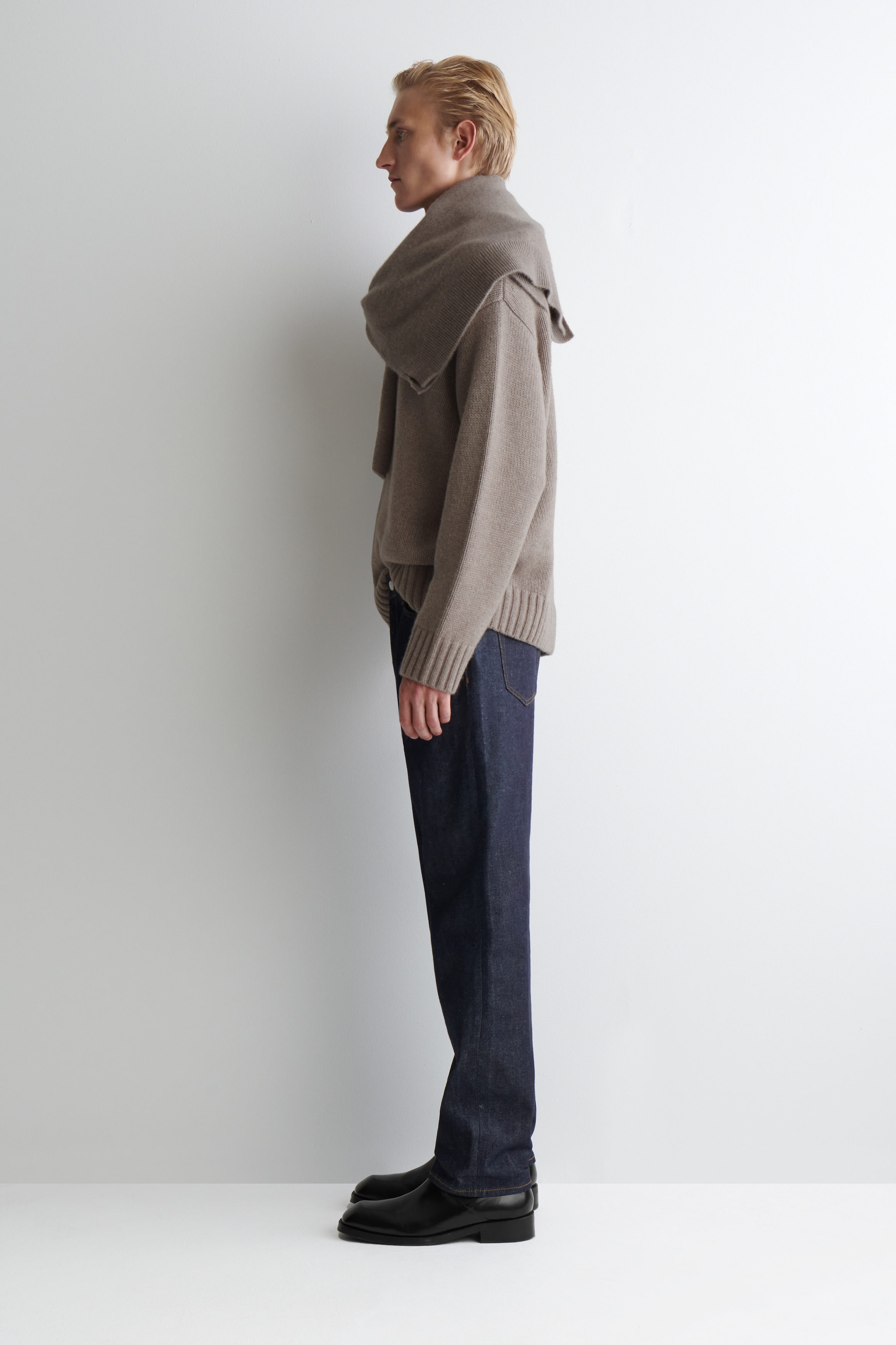 SIGNATURE RAW SELVEDGE STRAIGHT-LEG JEANS