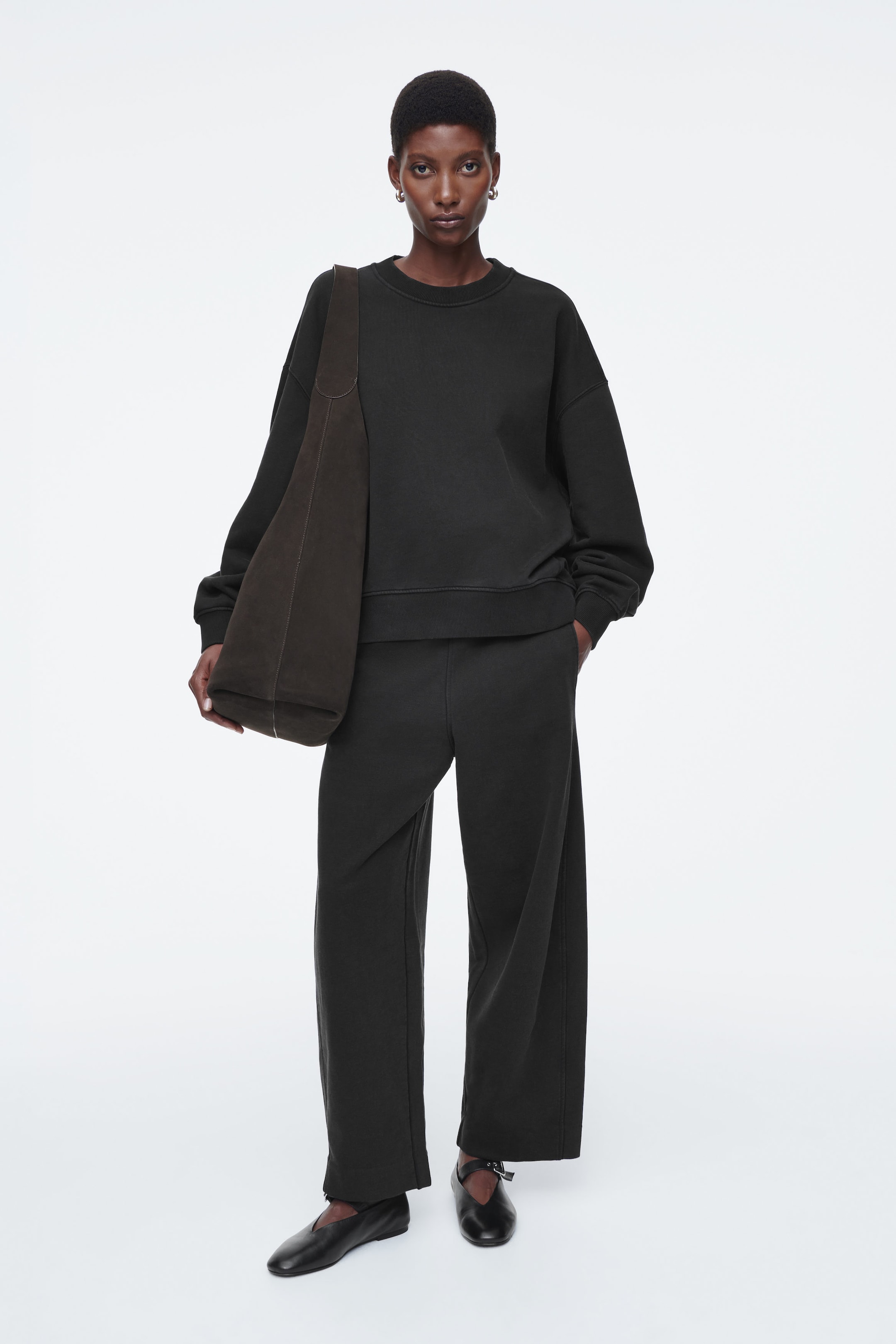CLASSIC CREW-NECK SWEATSHIRT